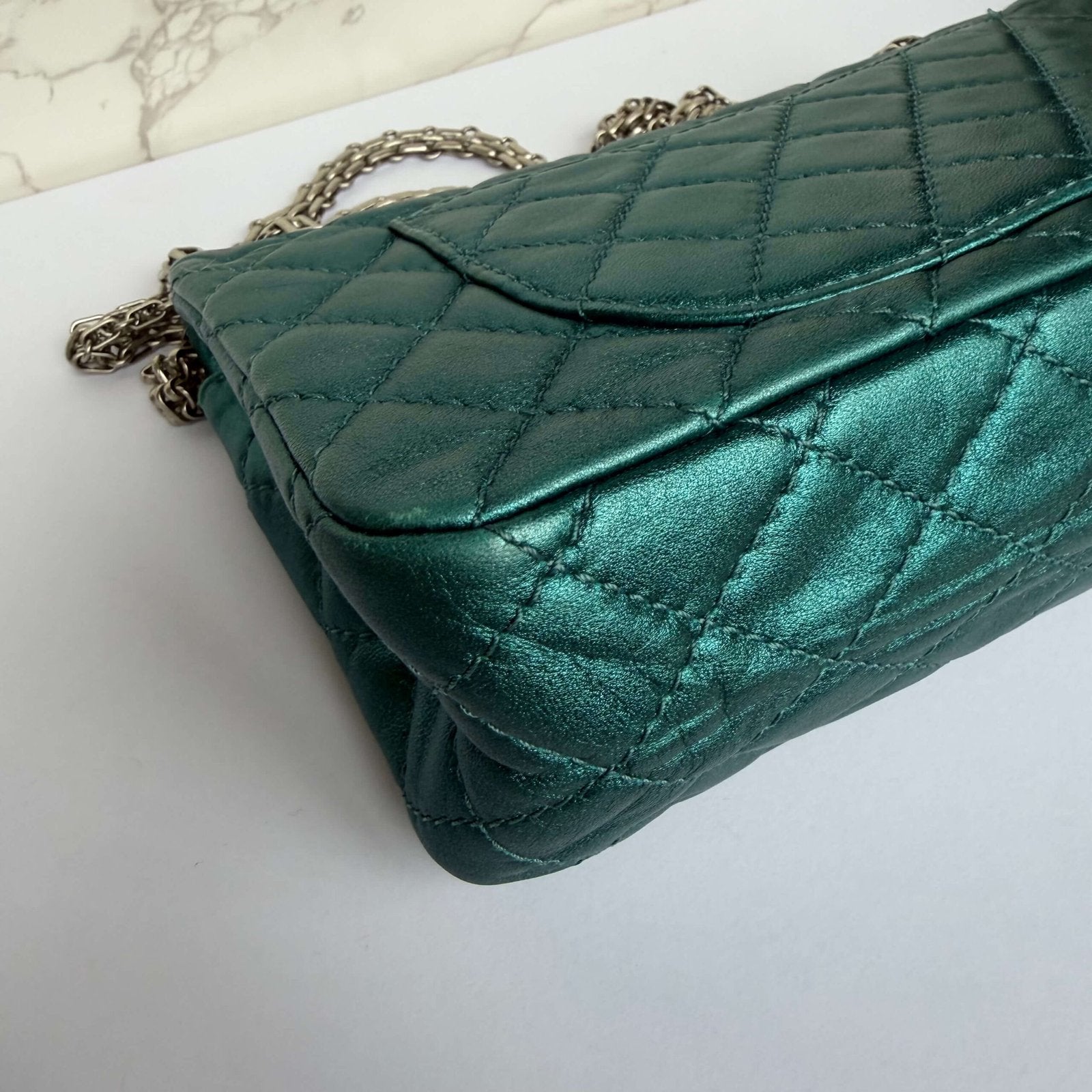 Tweedehands Chanel schoudertas reissue hoekjes