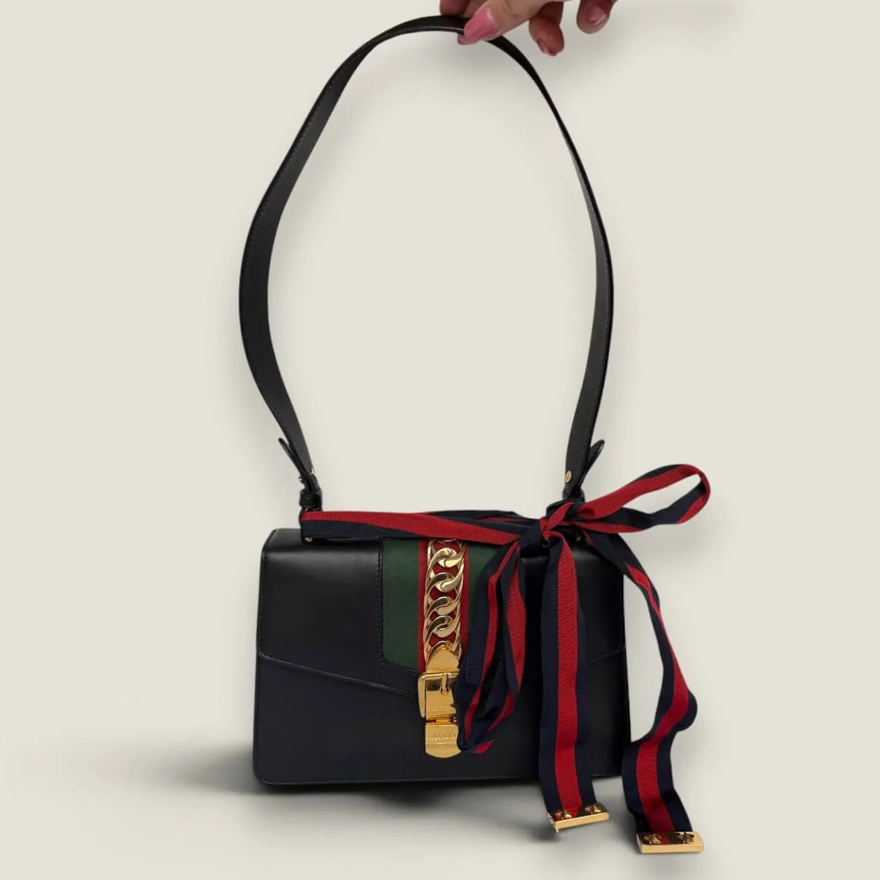 Pre-owned Gucci Small Sylvie in black leather