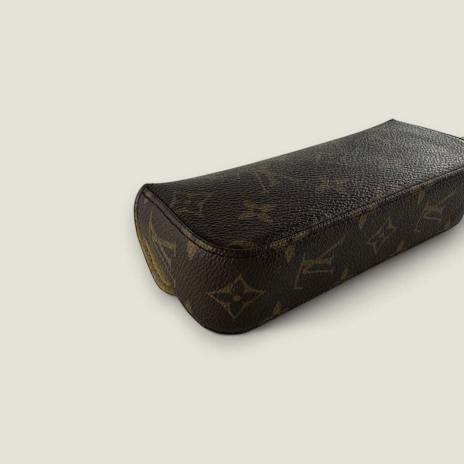 Tweedehands Louis Vuitton brilhouder monogram