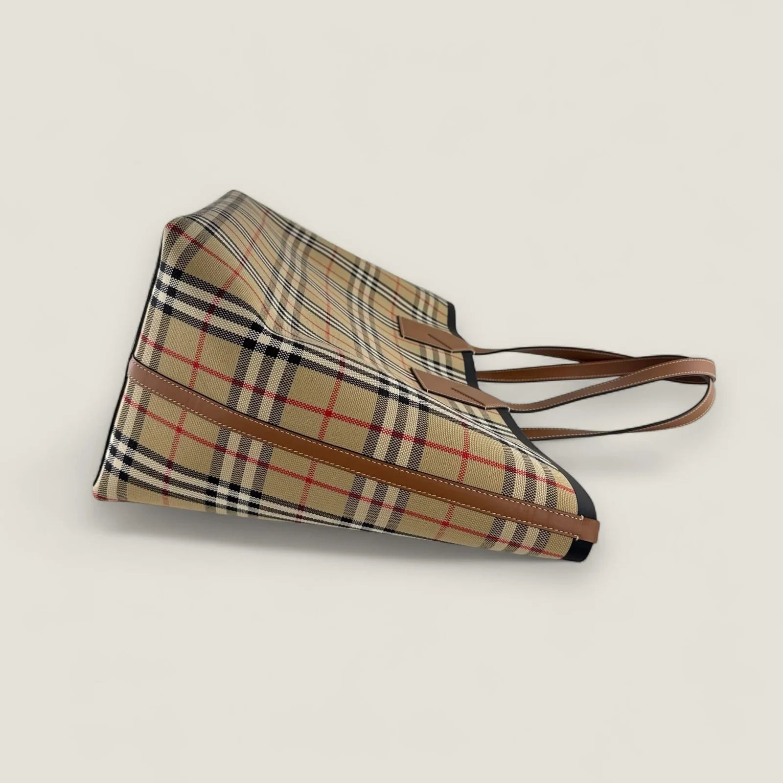 Pre-owned designer bags Burberry London