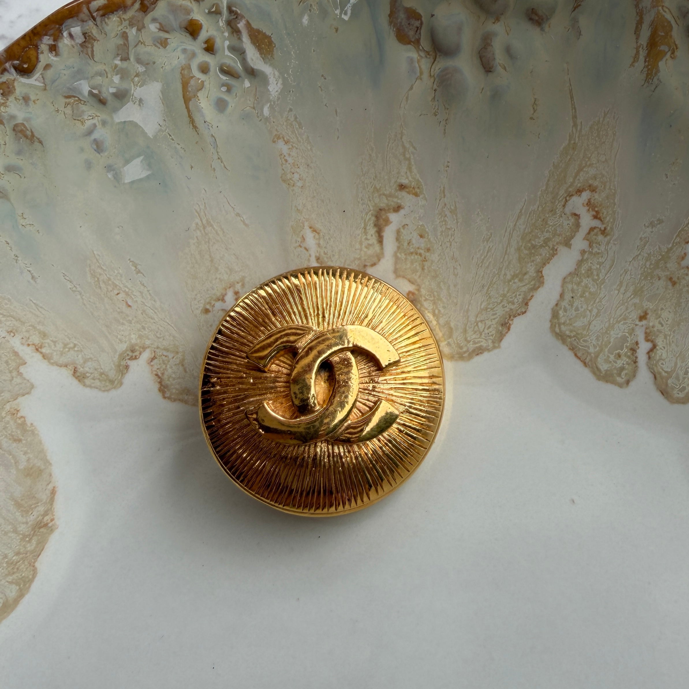 Tweedehands CC logo broche klein