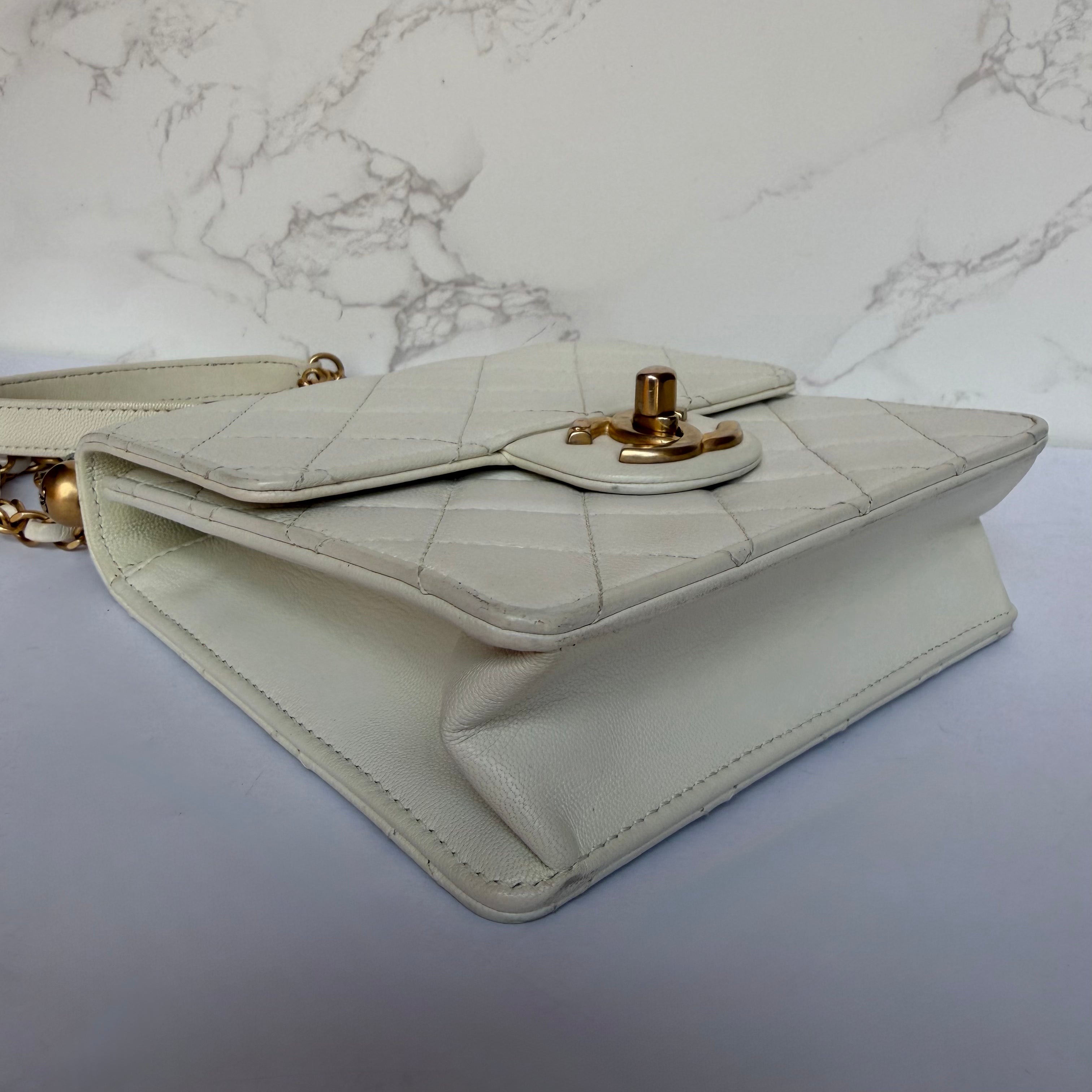 Chanel chic pearl flap bag