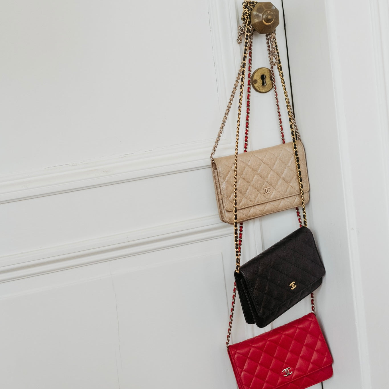 Tweedehands Chanel wallet on chains