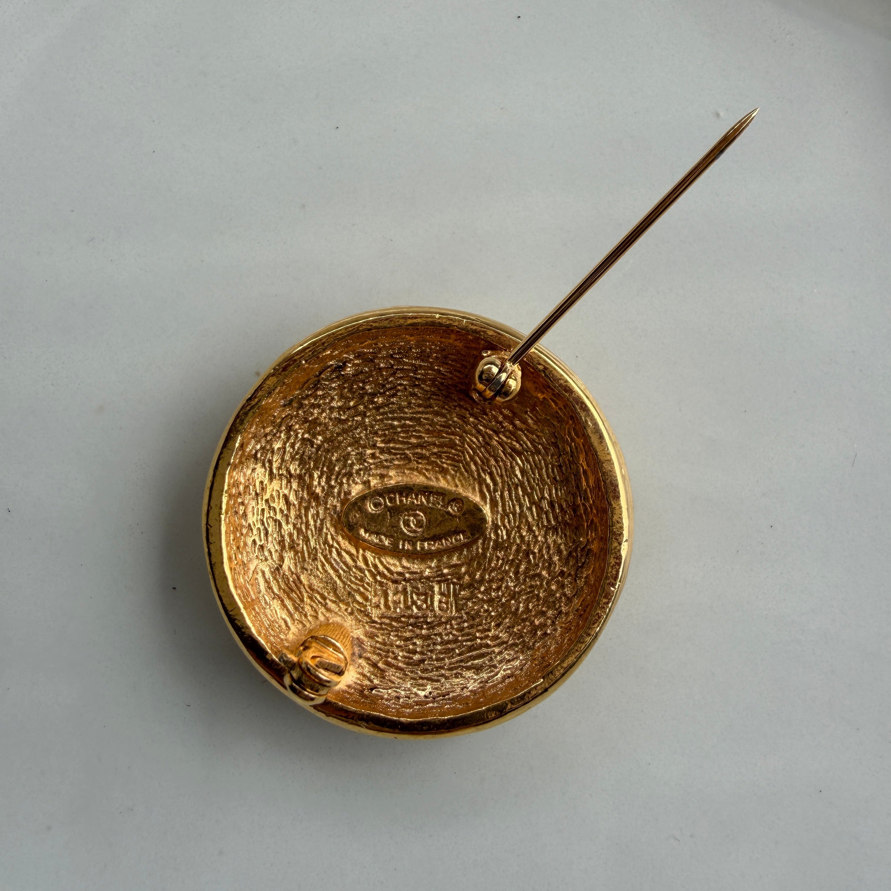 Vintage Chanel broche origineel Chanel logo rond