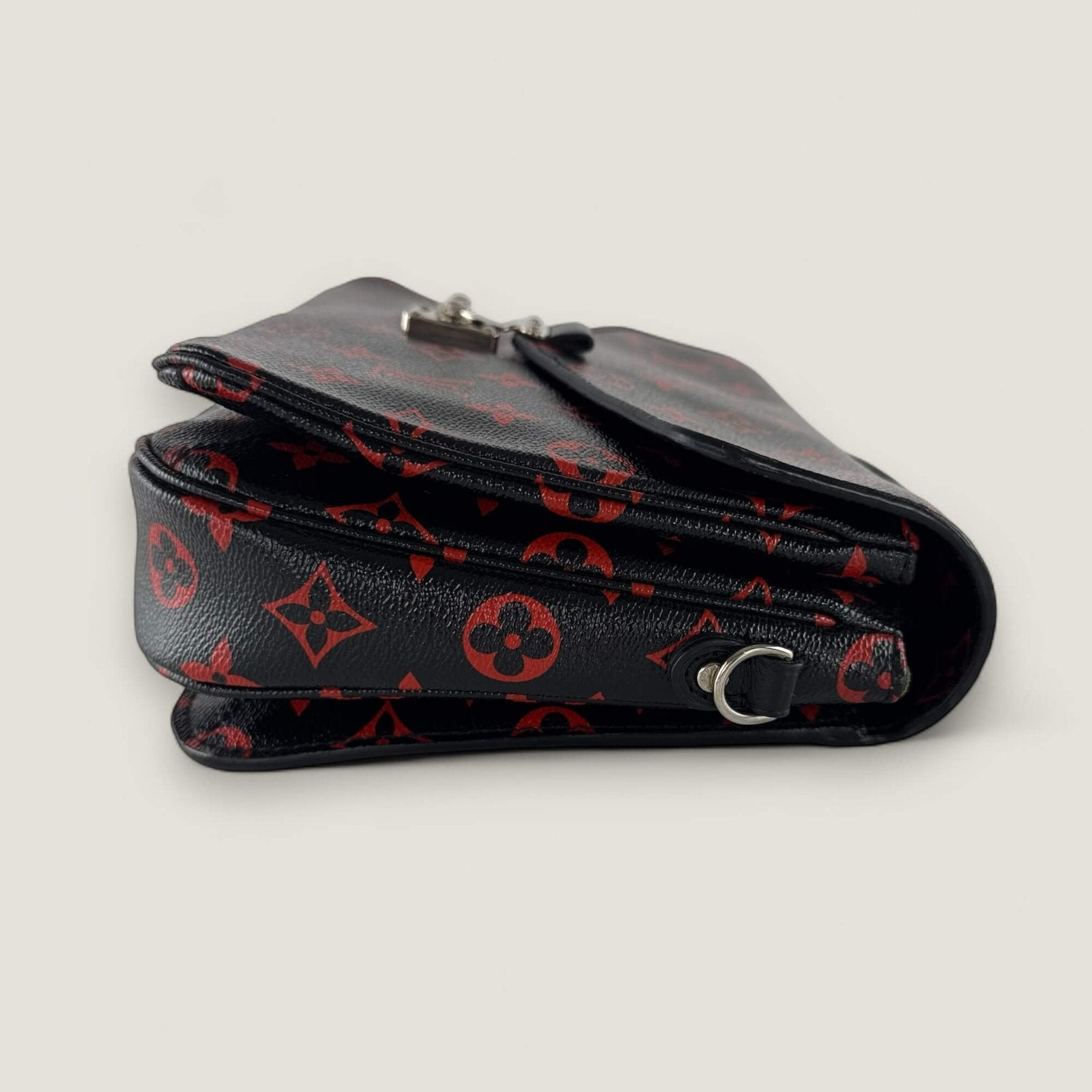 Zijkant Louis Vuitton monogram Infrarouge Pochette Métis