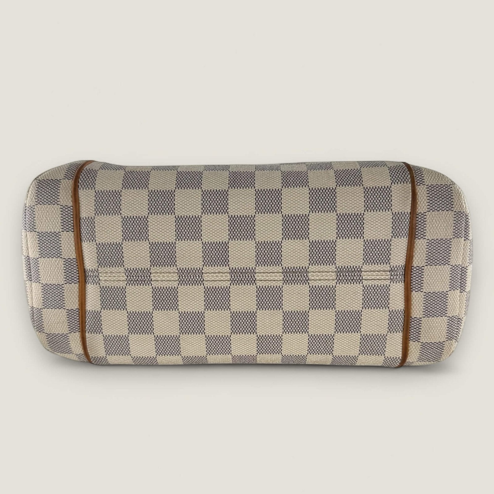 onderkant Louis Vuitton damier azur tas