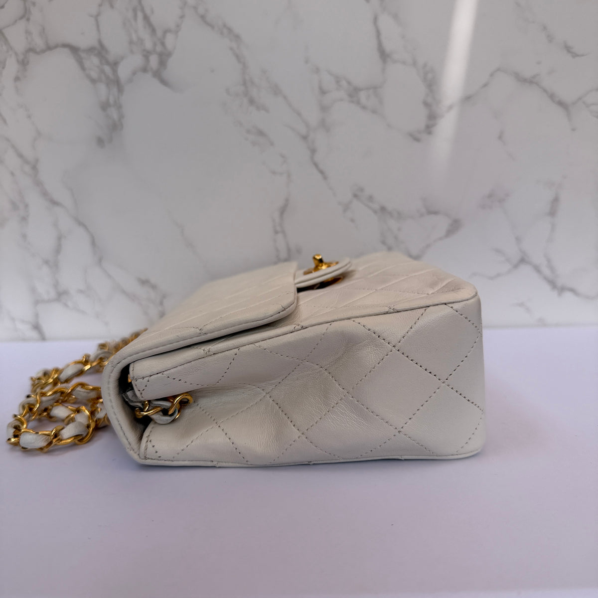 vintage Chanel flap bag square mini zijkant