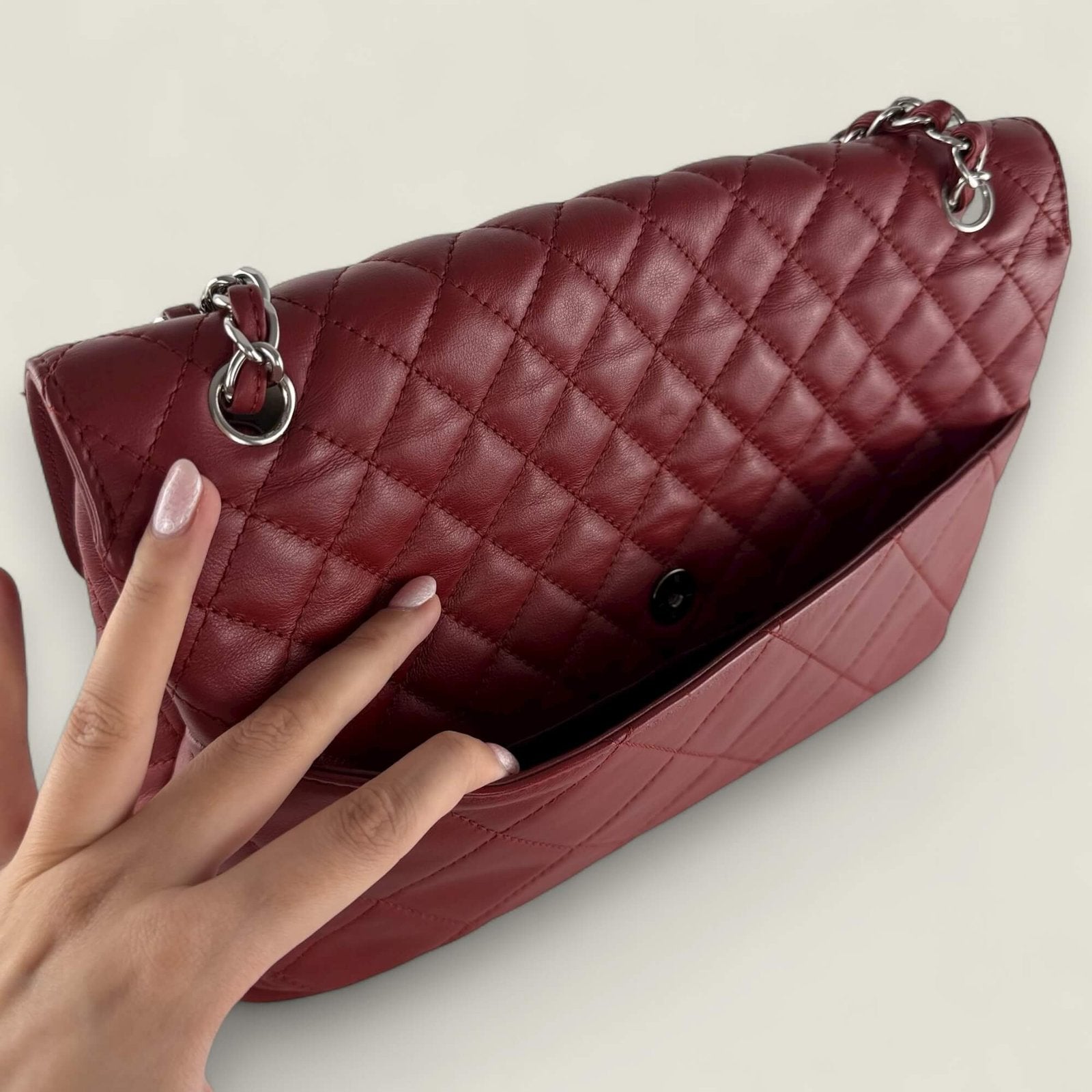 Achterkant authentieke Chanel handtas klassiek model