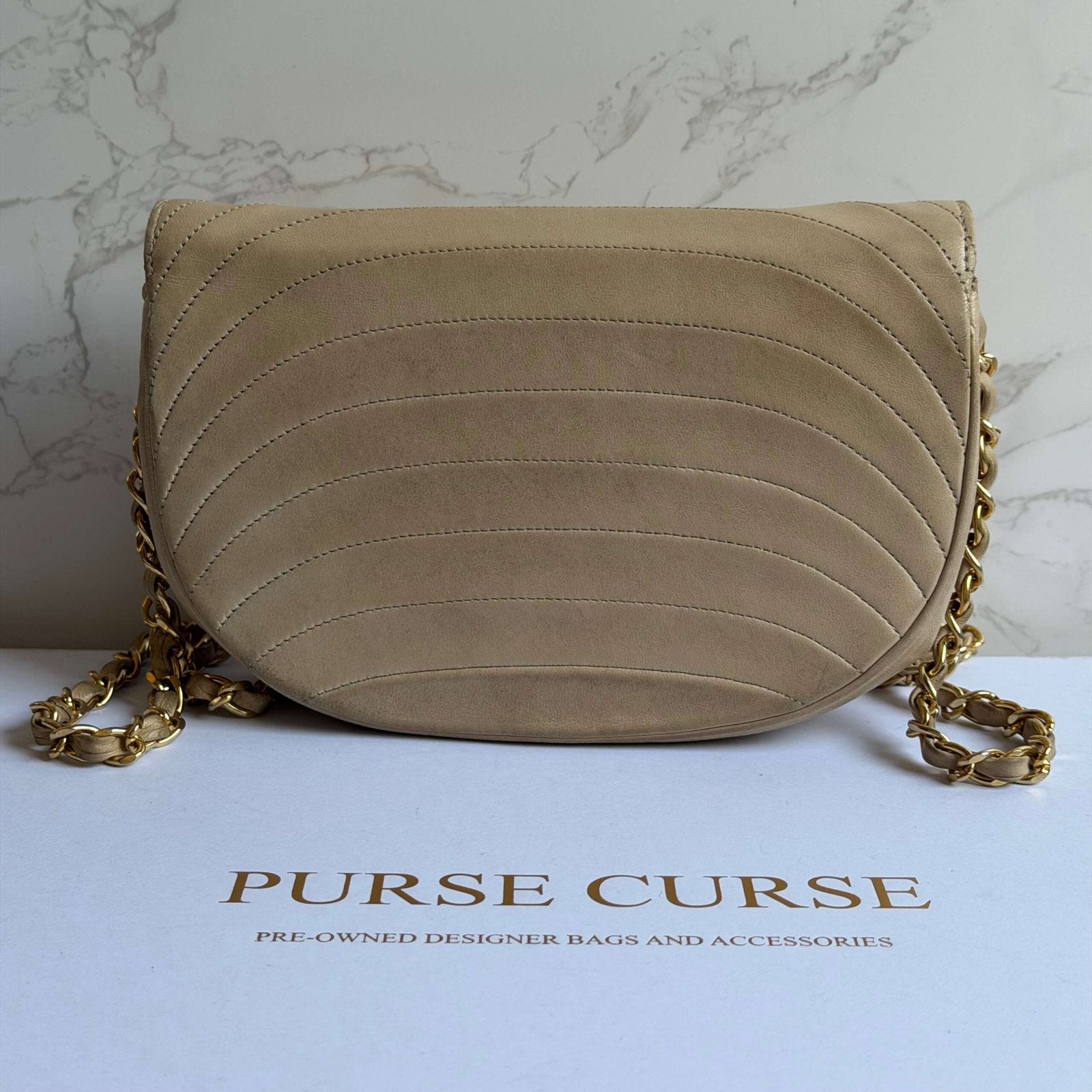 Achterkant half moon single flap Chanel