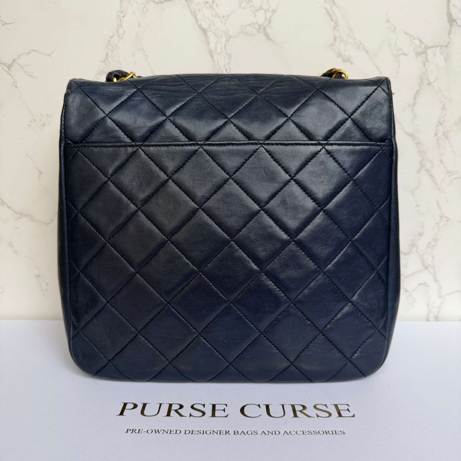 Achterkant preloved Chanel single flap crossbody blauw lamsleer