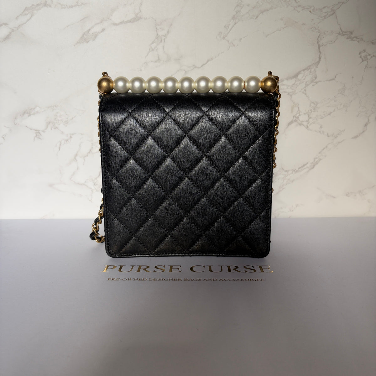 Achterkant Chanel parel flap bag