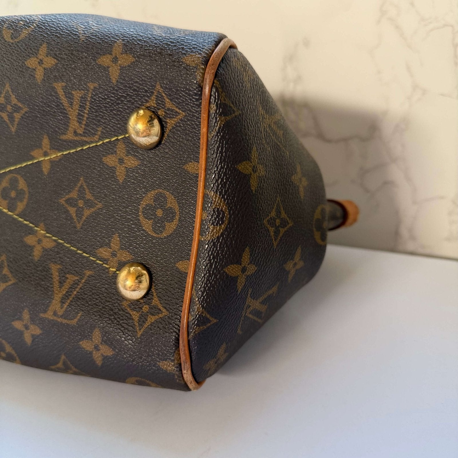 Authentic Louis Vuitton bag buy