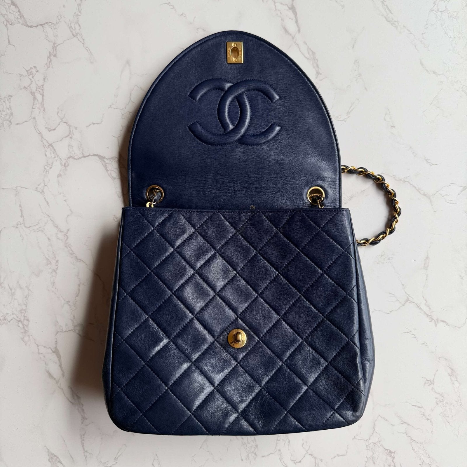 Authentieke tweedehands Chanel schoudertas blauw lamsleer