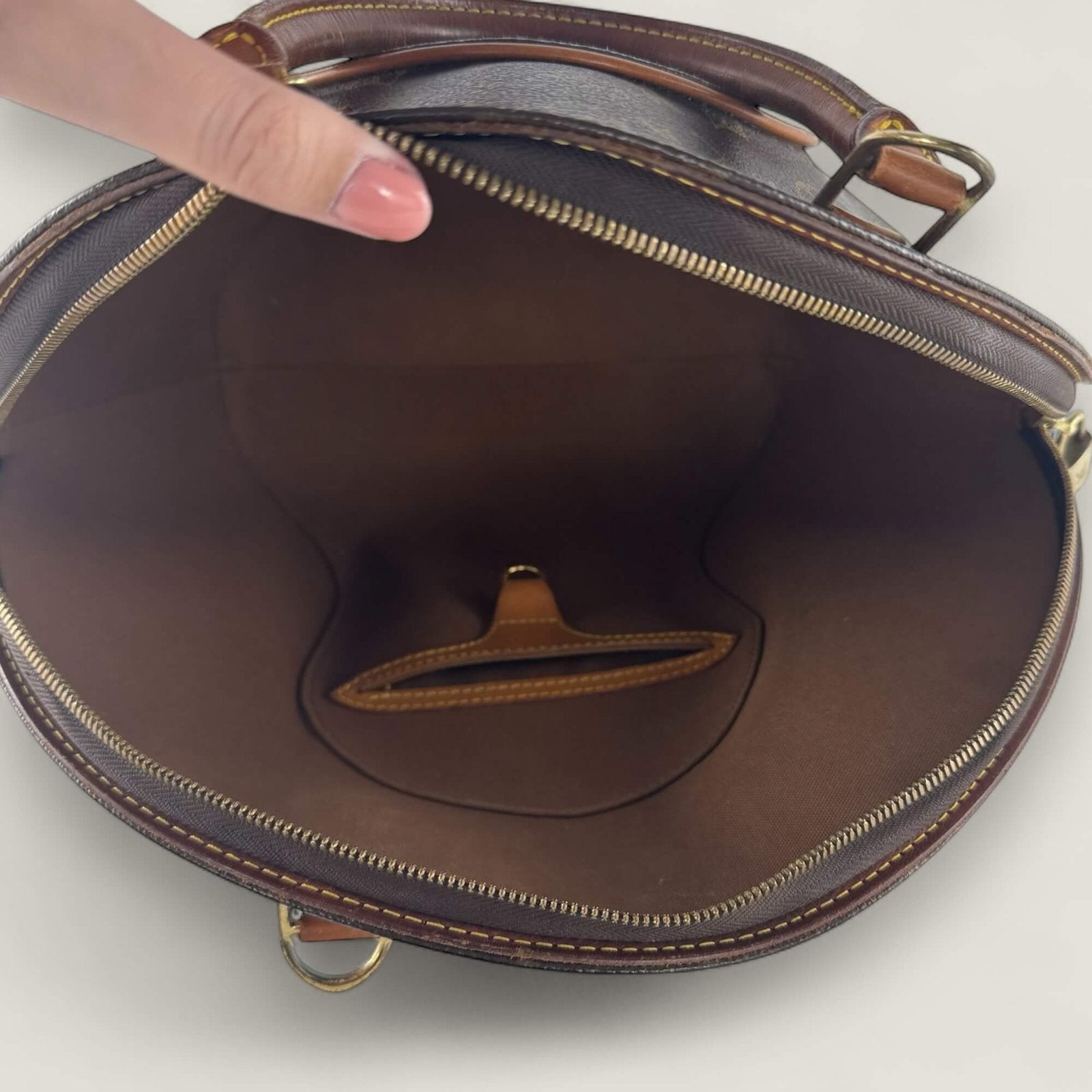 Inside Louis Vuitton Ellipse MM vintage