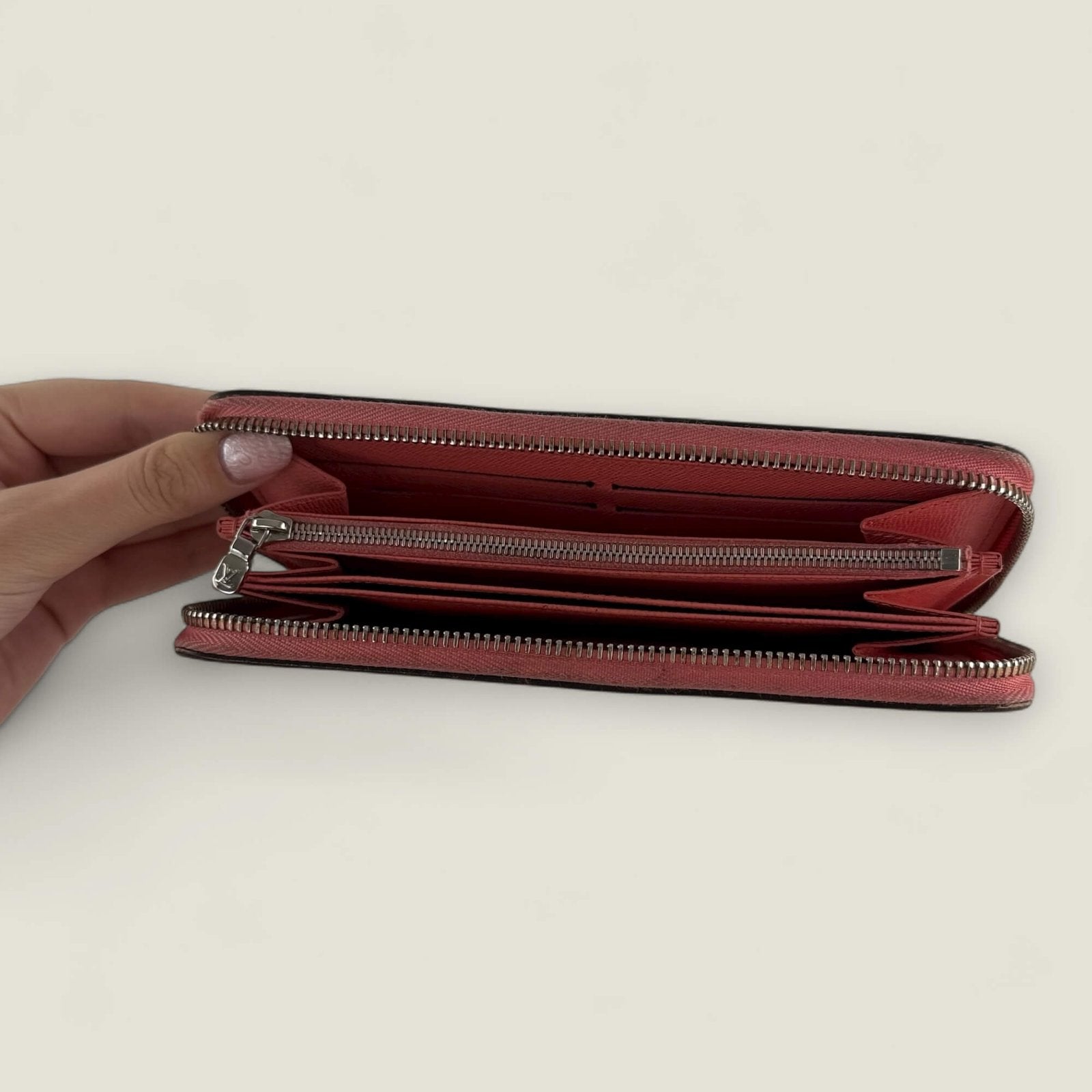Binnenkant Louis Vuitton portemonnee tweedehands
