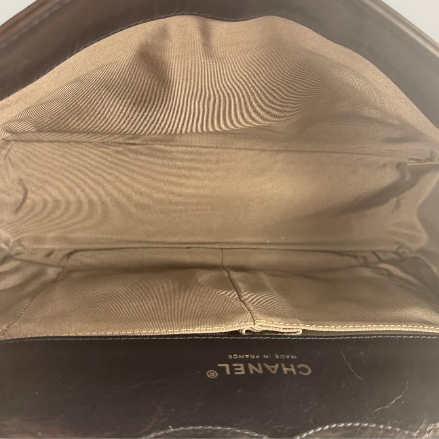 Binnenkant authentieke Chanel tas 2.55