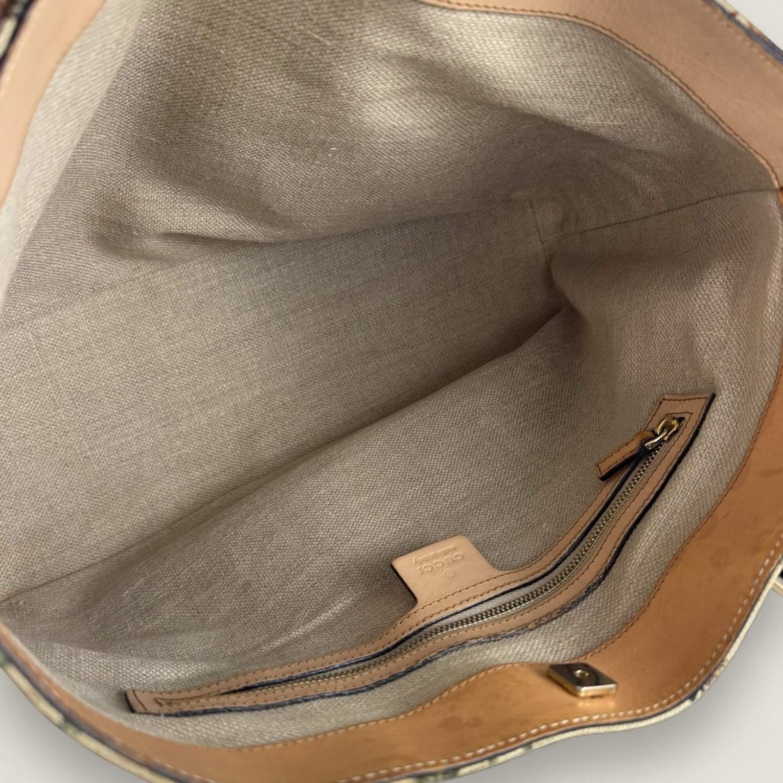 Interior original Gucci horsebit tote