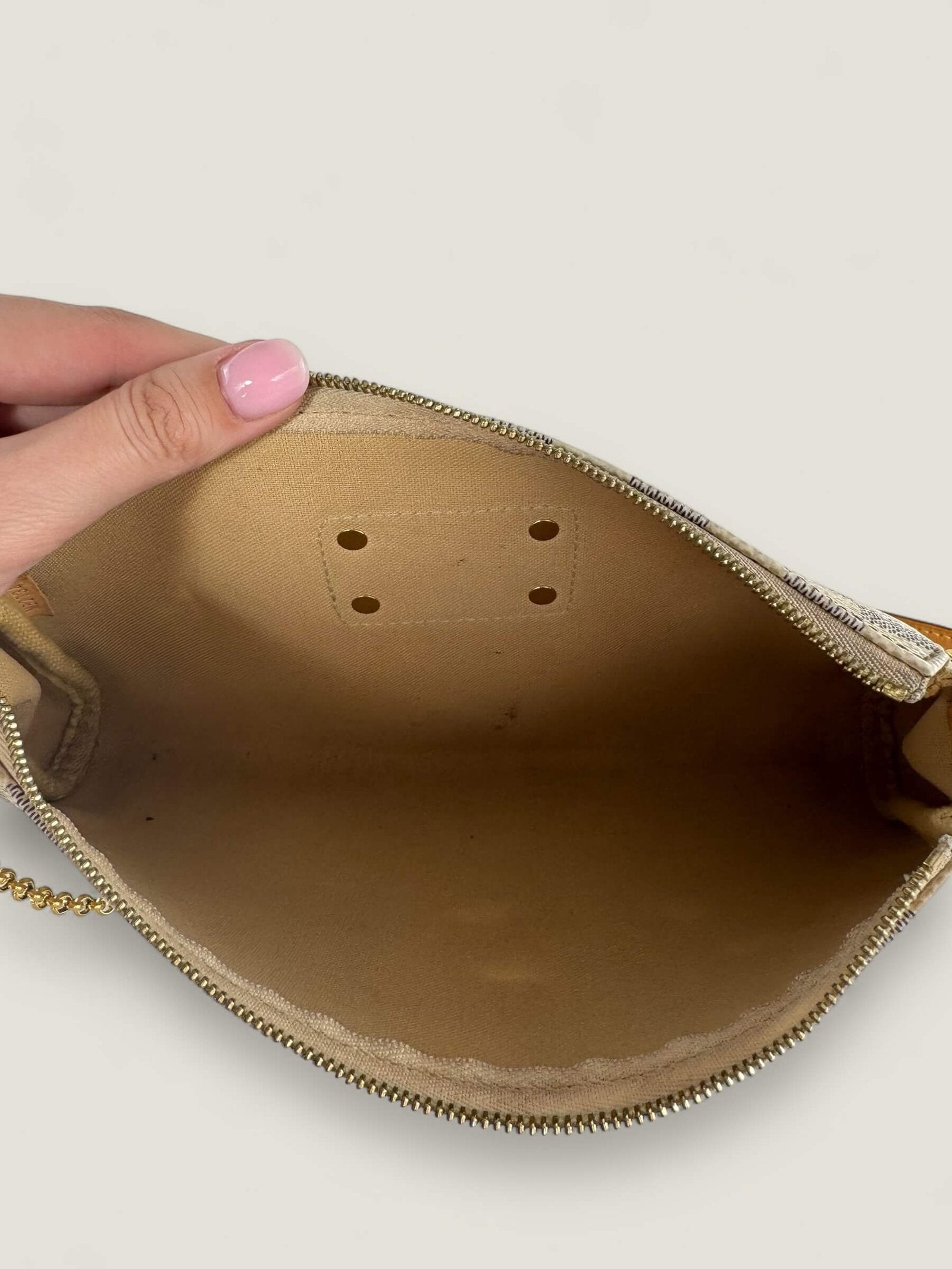 Binnenkant originele Louis Vuitton clutch 2014