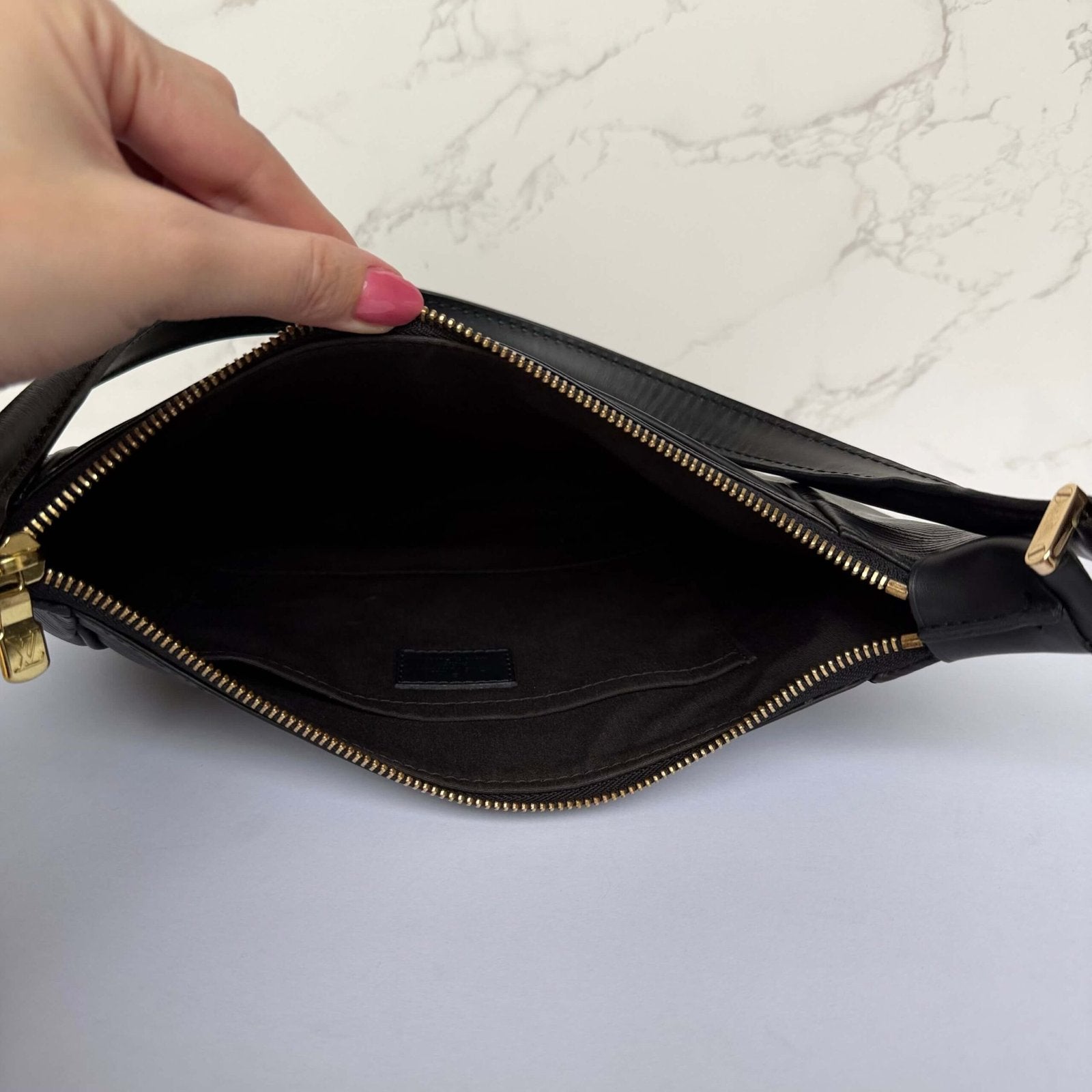 Inside original Louis Vuitton handbag epi leather Matsy