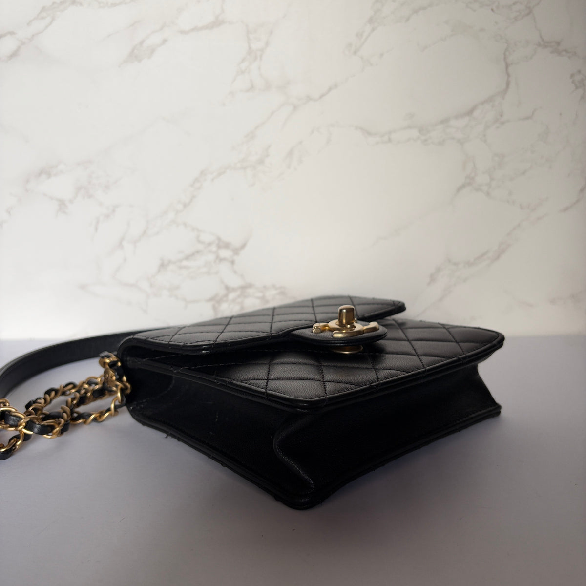 CHANEL Lambskin Quilted Chic Pearls Flap Black corner