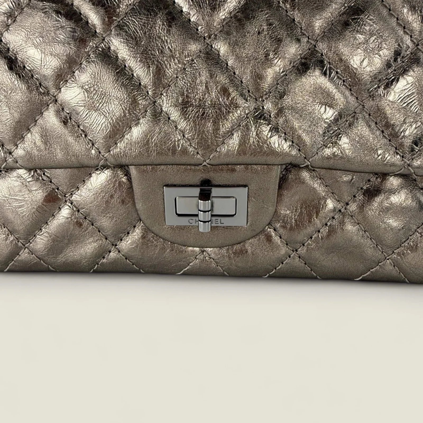 Chanel 2.55 medium Reissue bronze met zilveren hardware