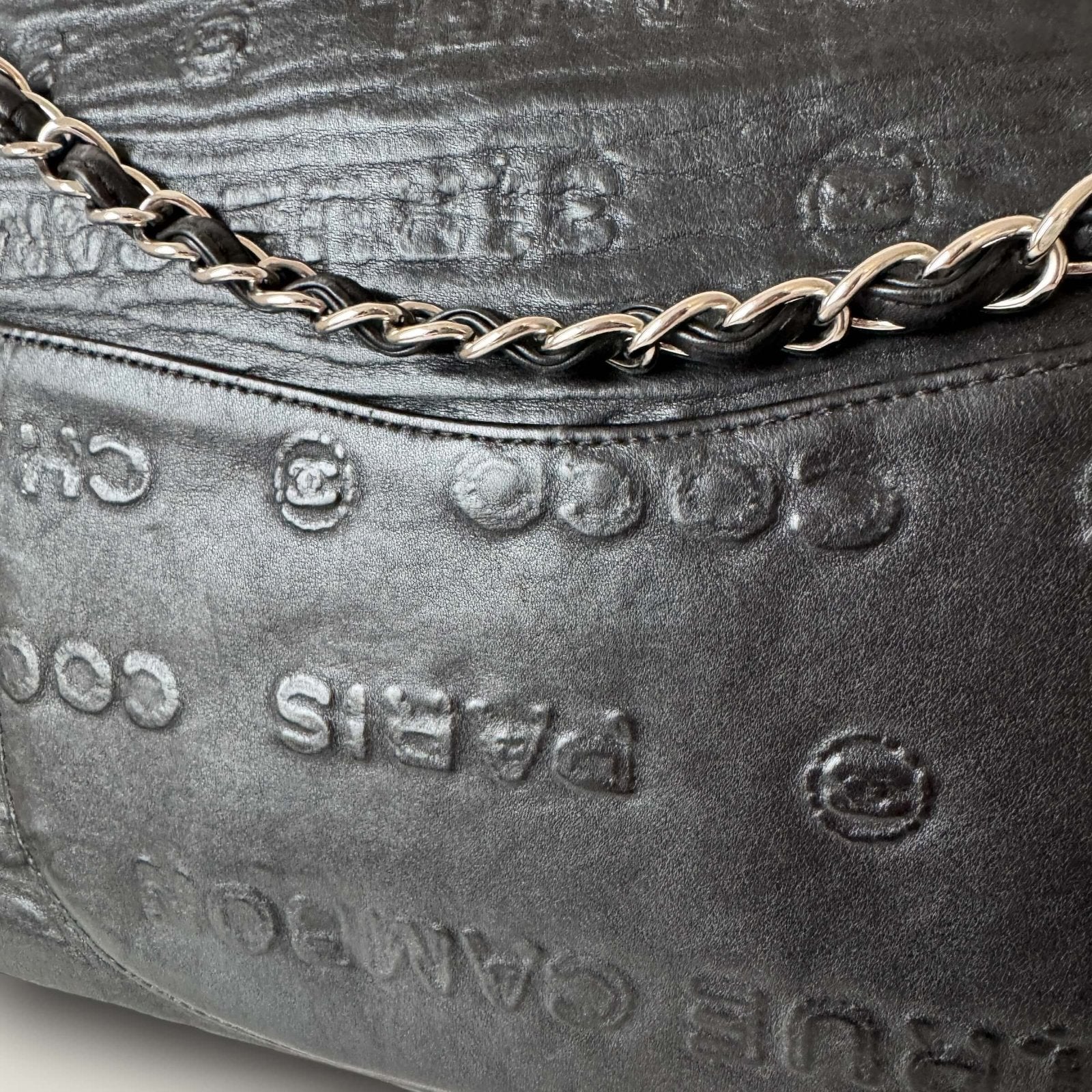Chanel 31 Rue Cambon Paris print in leather pre-owned designer bag
