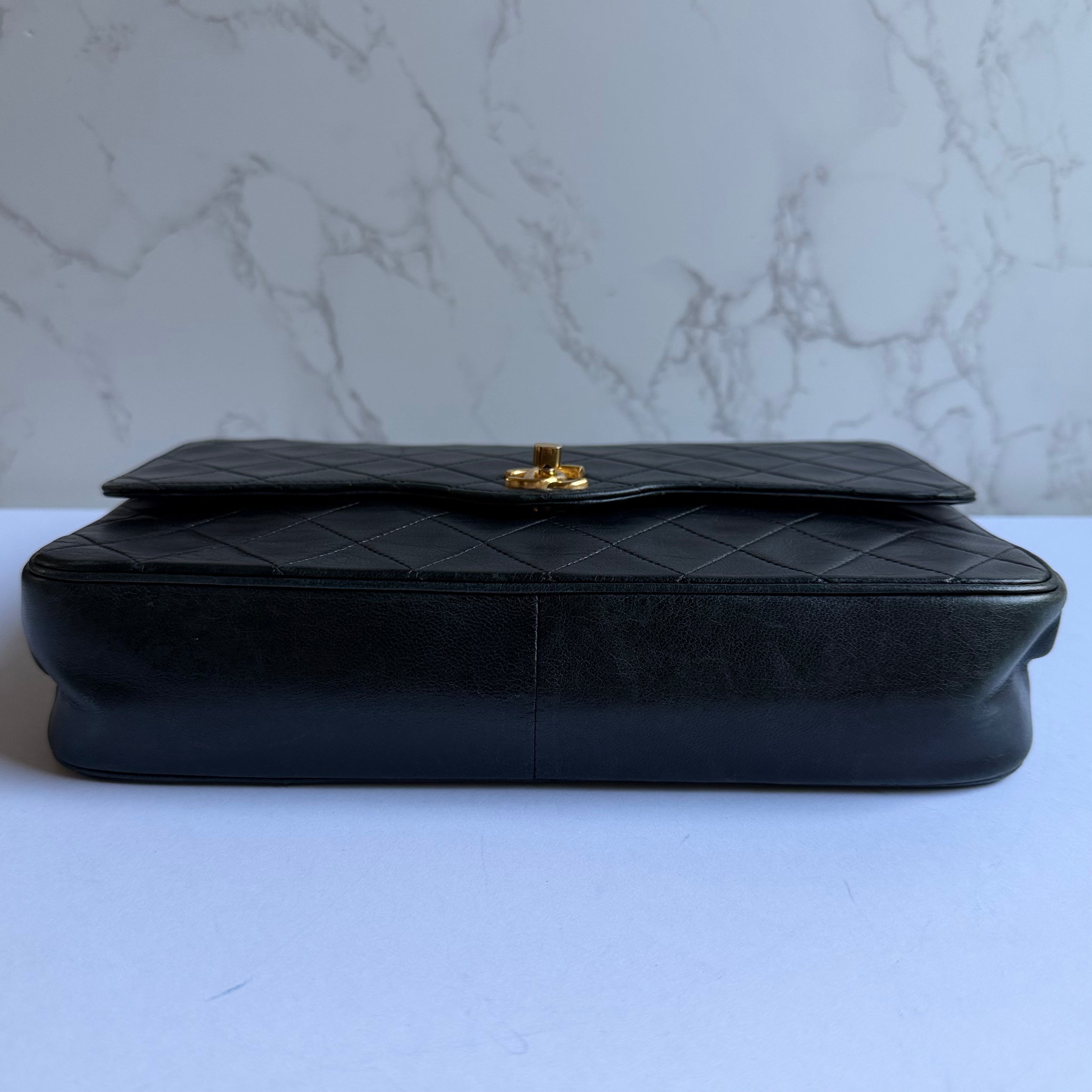 Chanel Matelasse lamsleer schoudertas zwart