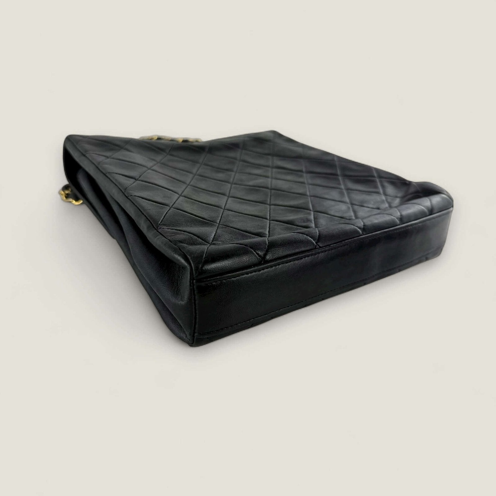 Chanel Matelassé schoudertas donkerblauw pre-owned