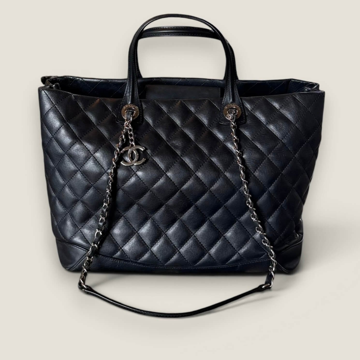 Chanel calfskin quilted large easy shopping tote zwart