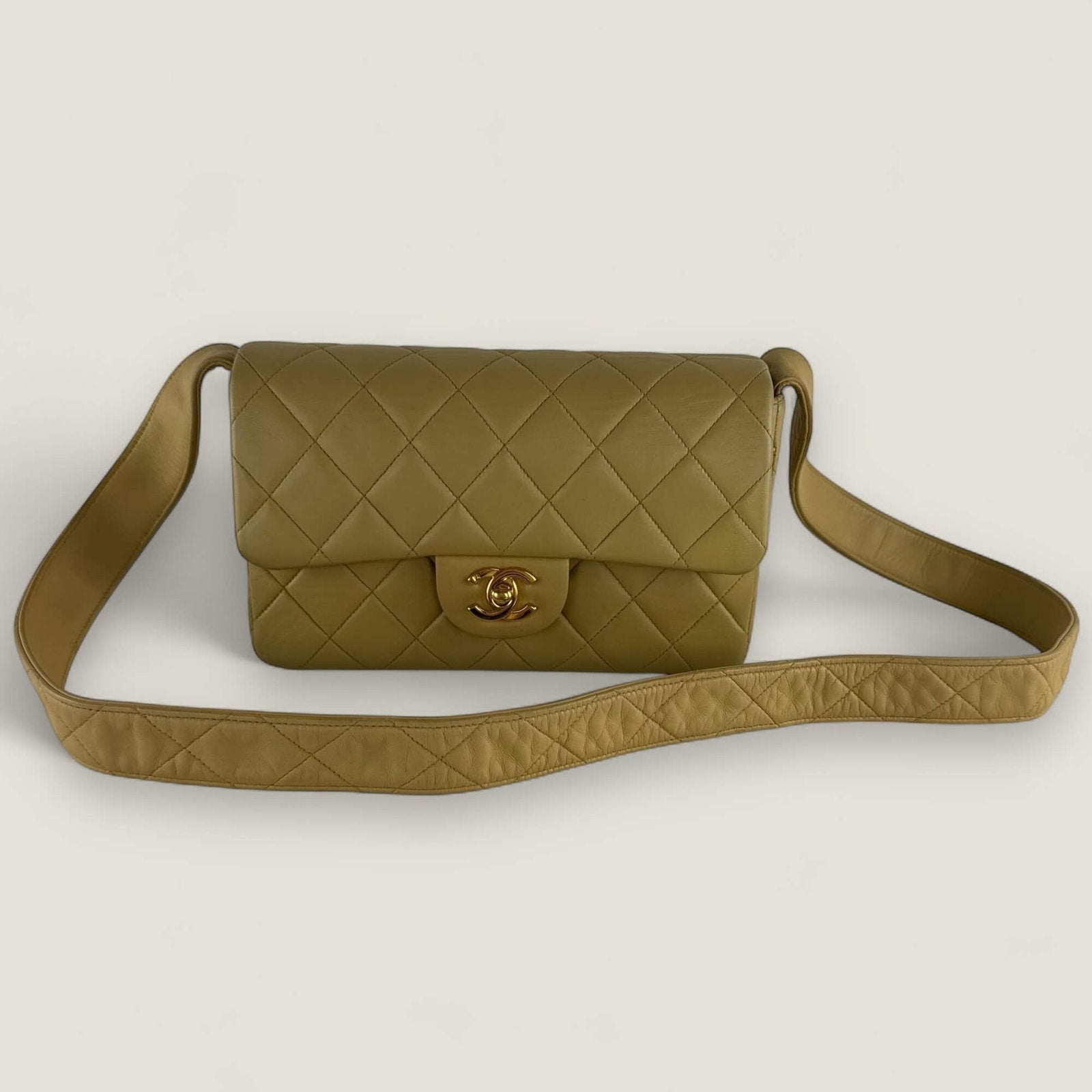 Chanel classic flap met schouderriem