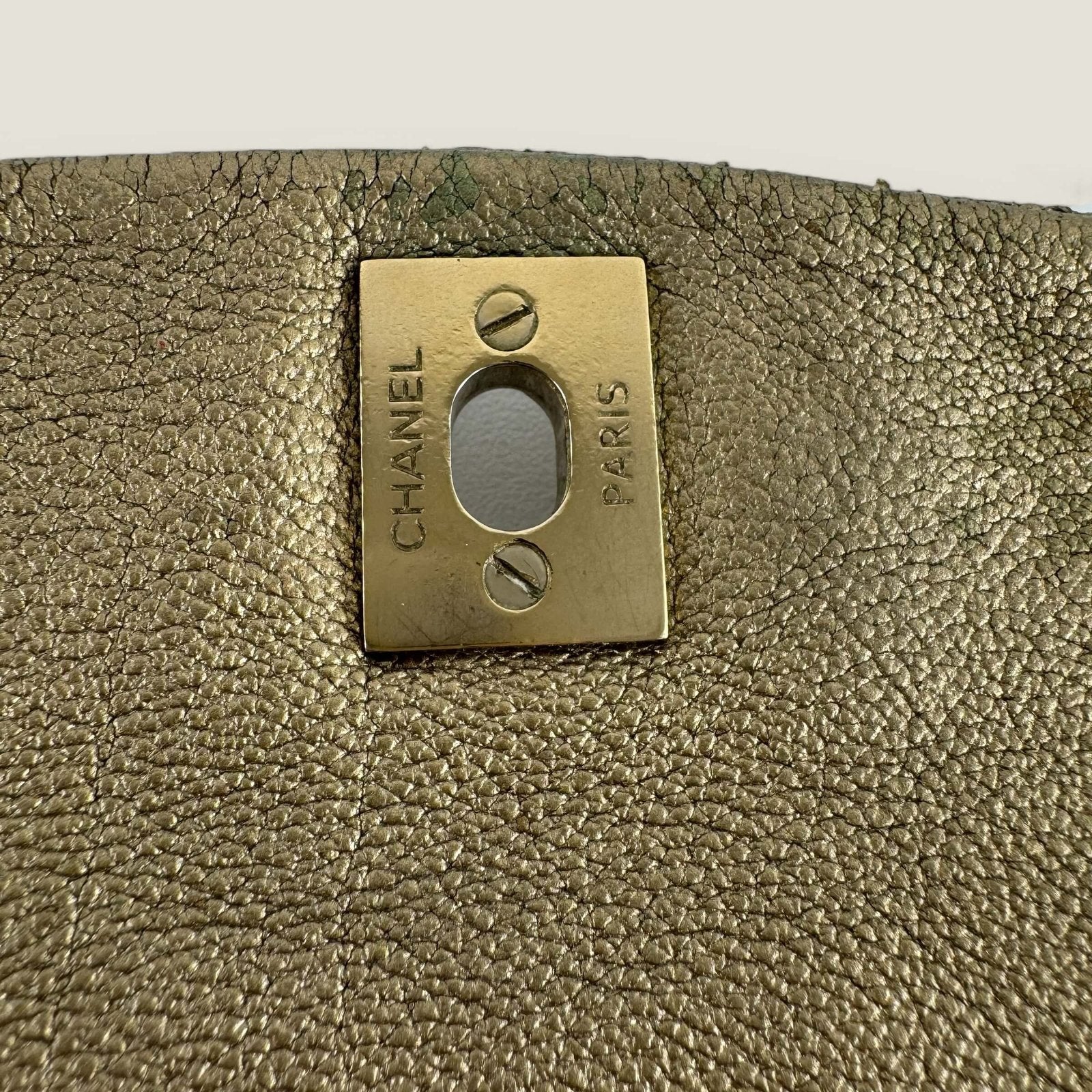 Chanel hardware schoudertas goud brons caviar leer