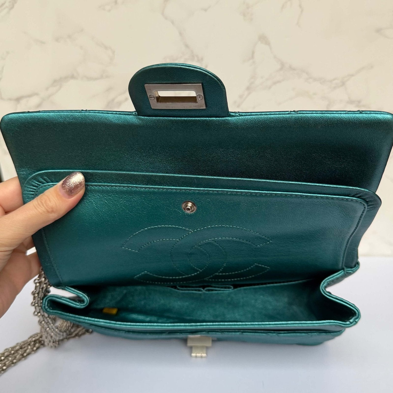 Chanel iconic blauw metallic tas