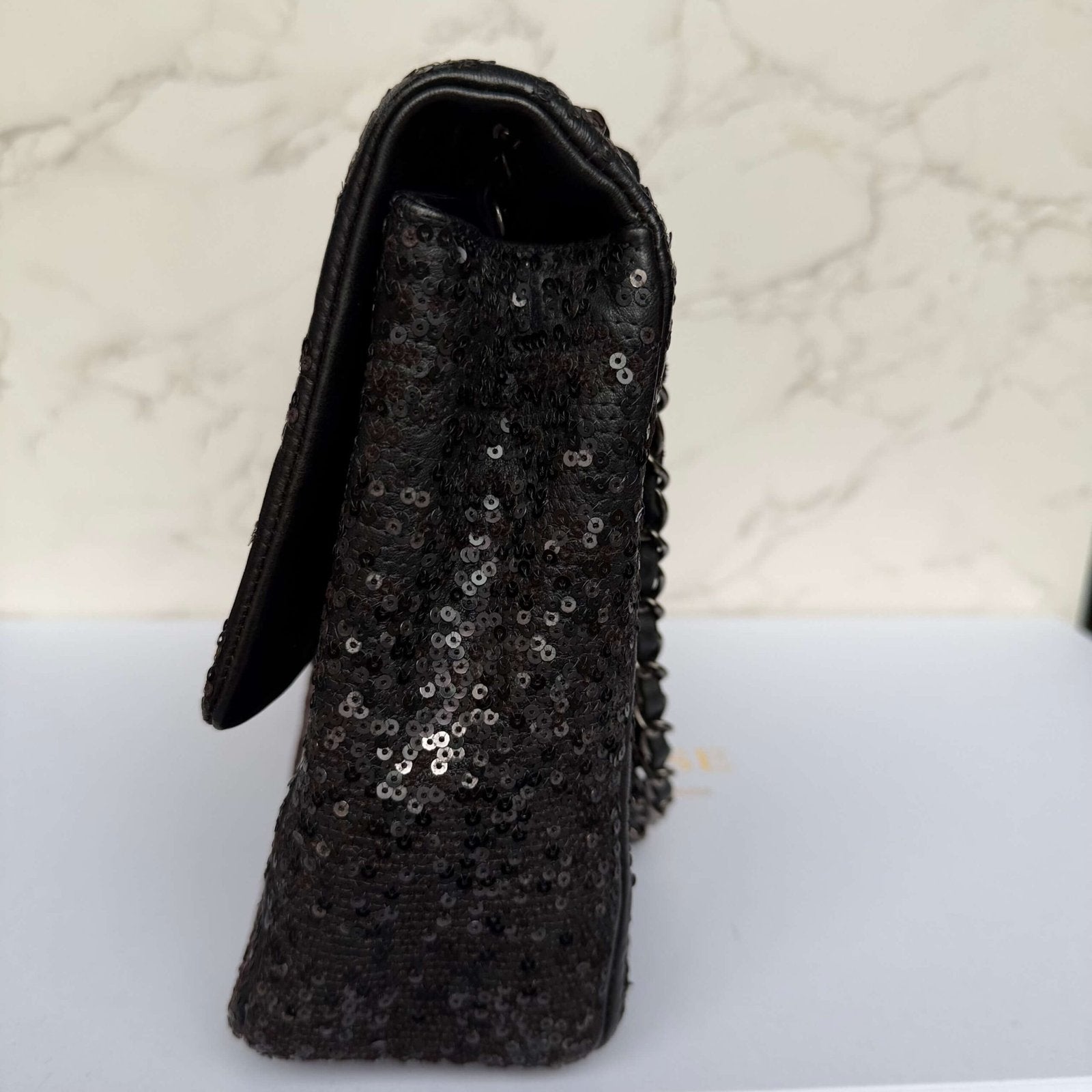 Chanel jumbo lamsleer pailletten