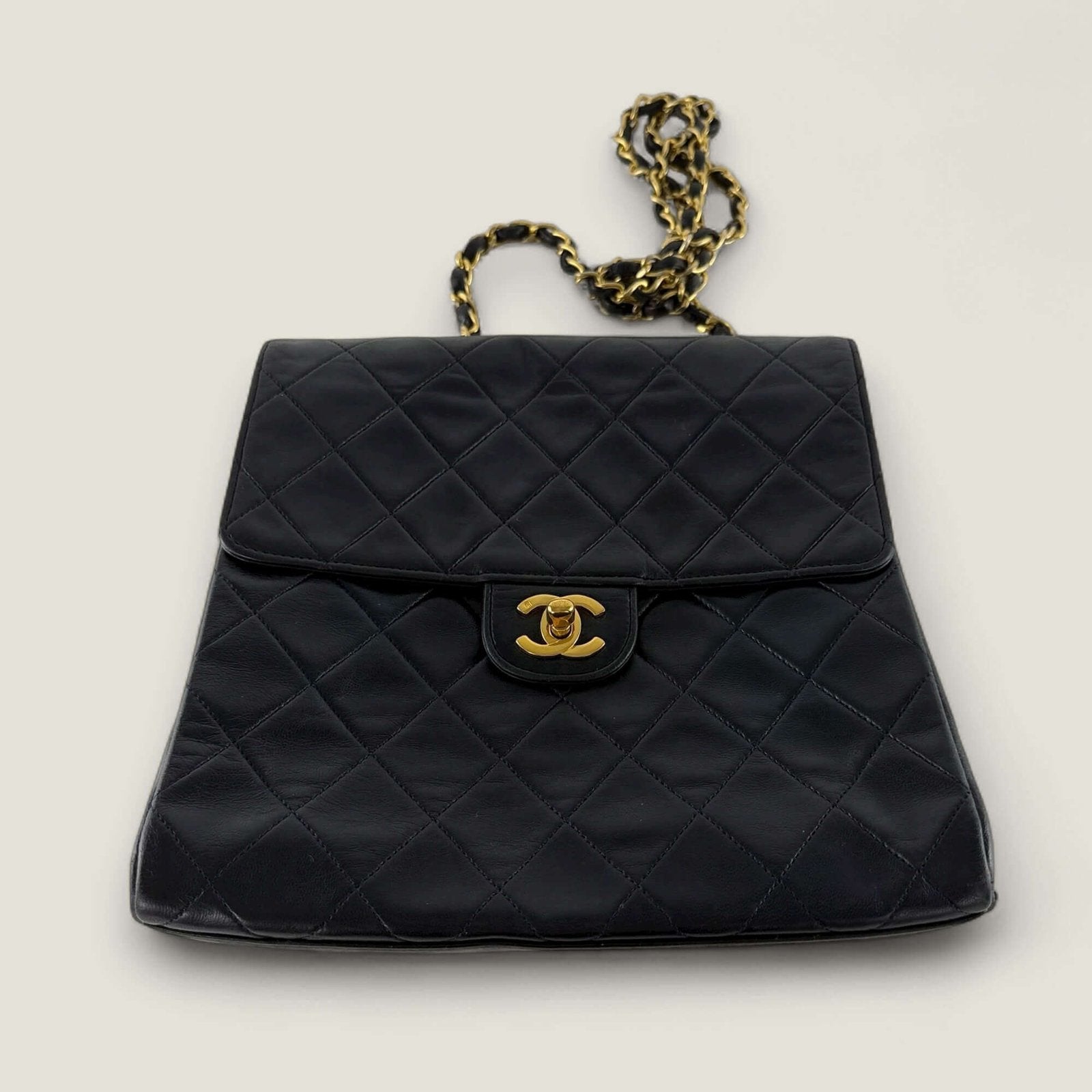Chanel vintage Matelassé shoulder bag in lambskin