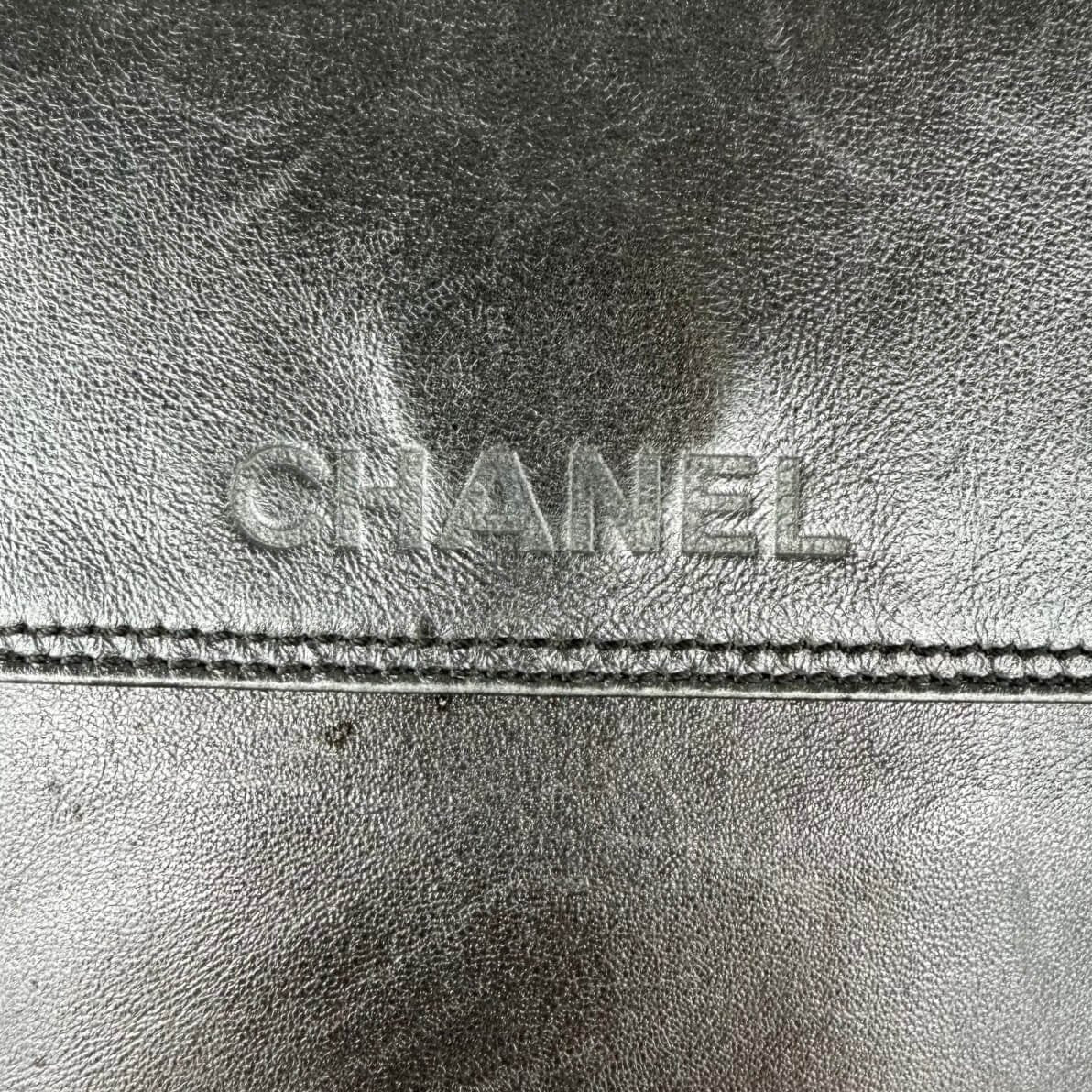 Chanel logo detail zwart leer vintage bag