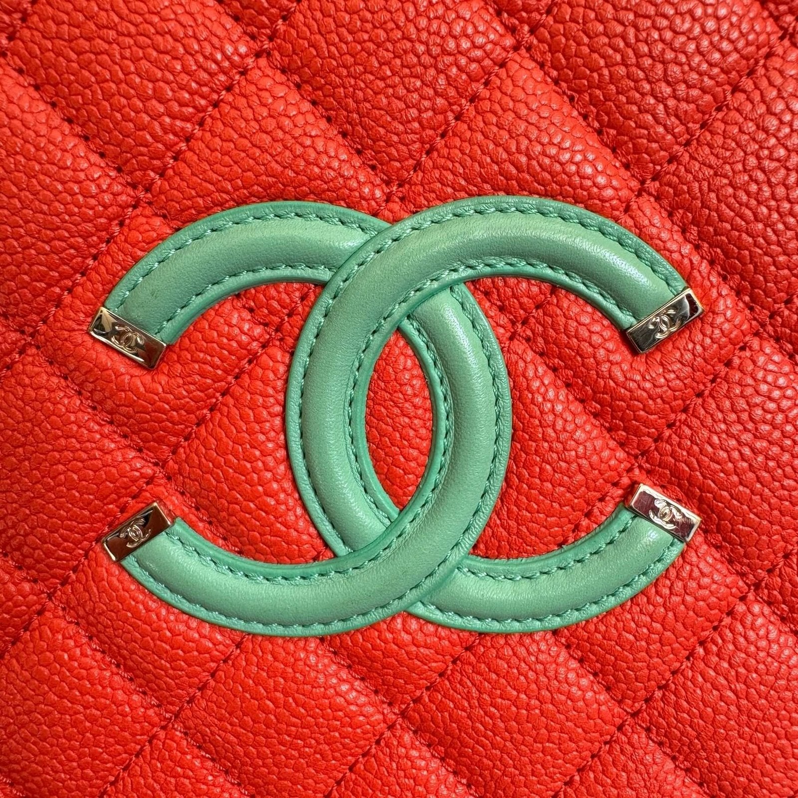 Chanel logo vanity shoulder bag 2019 in multiple colors, pre-loved