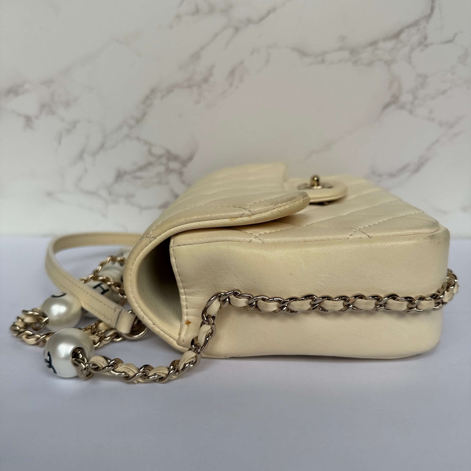 Chanel my precious pearl chain flap beige wit lamsleer