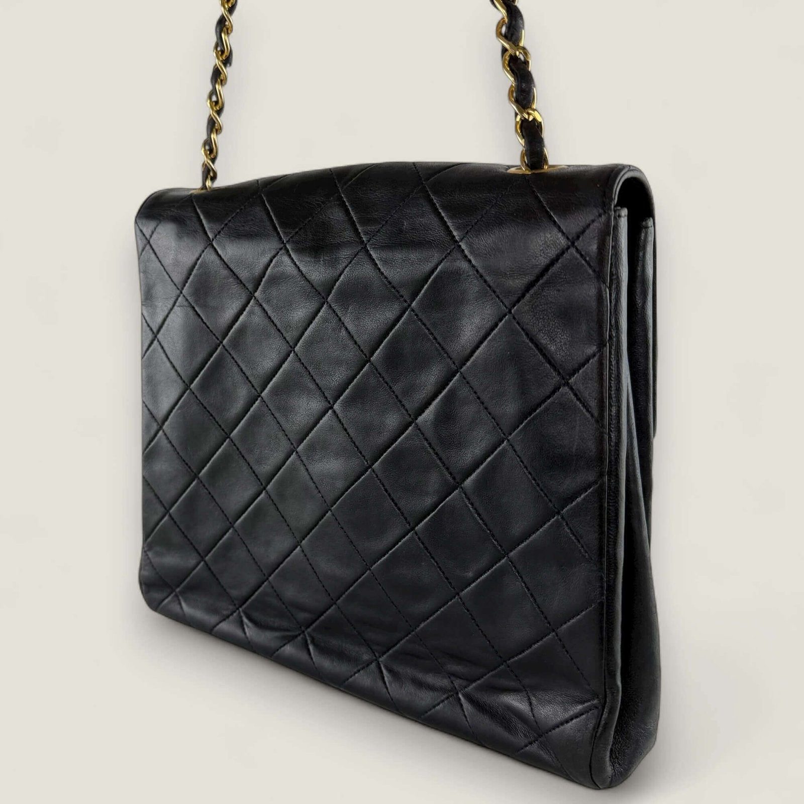 Chanel vintage Matelassé shoulder bag in lambskin
