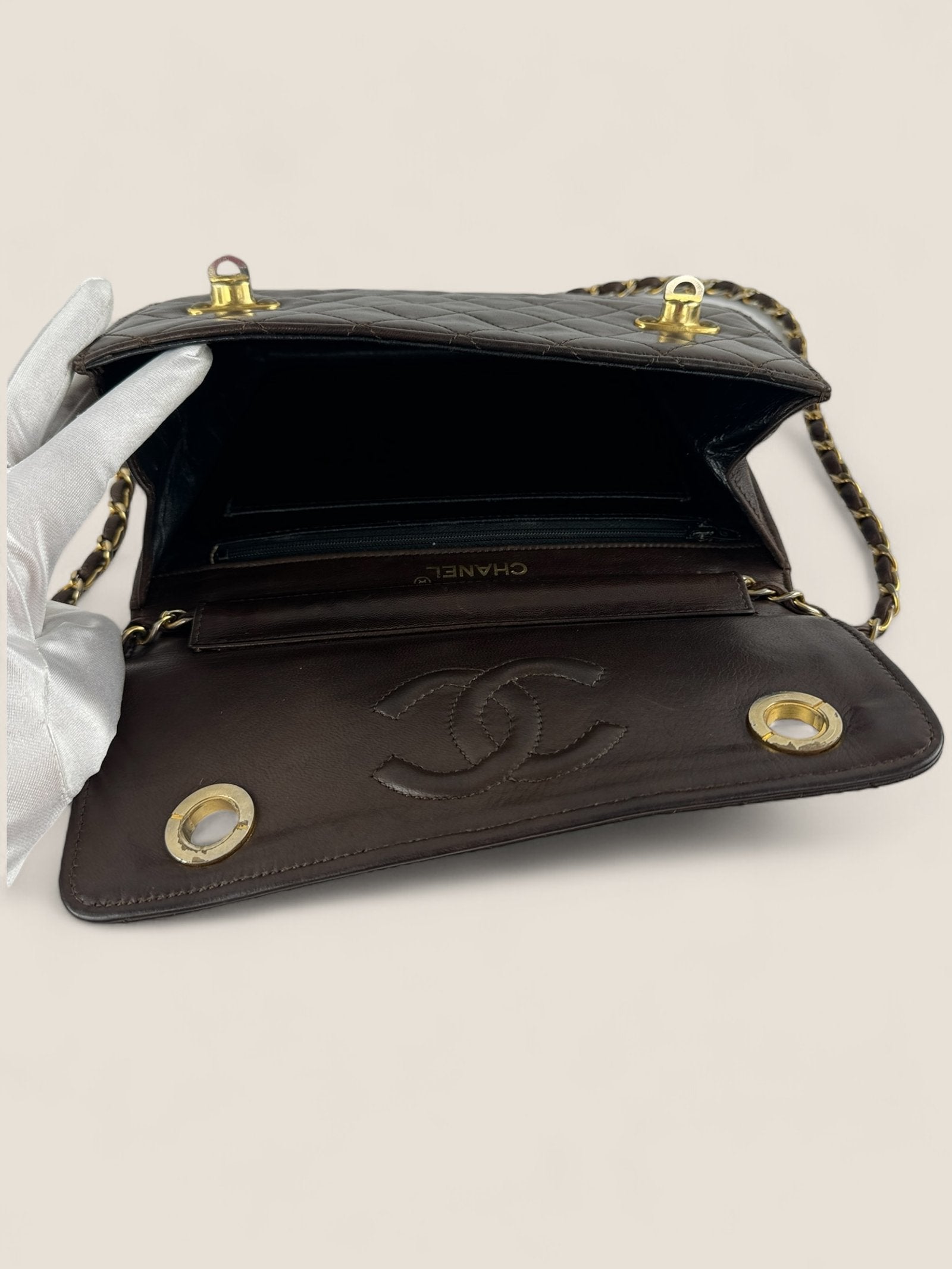 Chanel pre-owned quilted handbag with shoulder strap rare vintage model