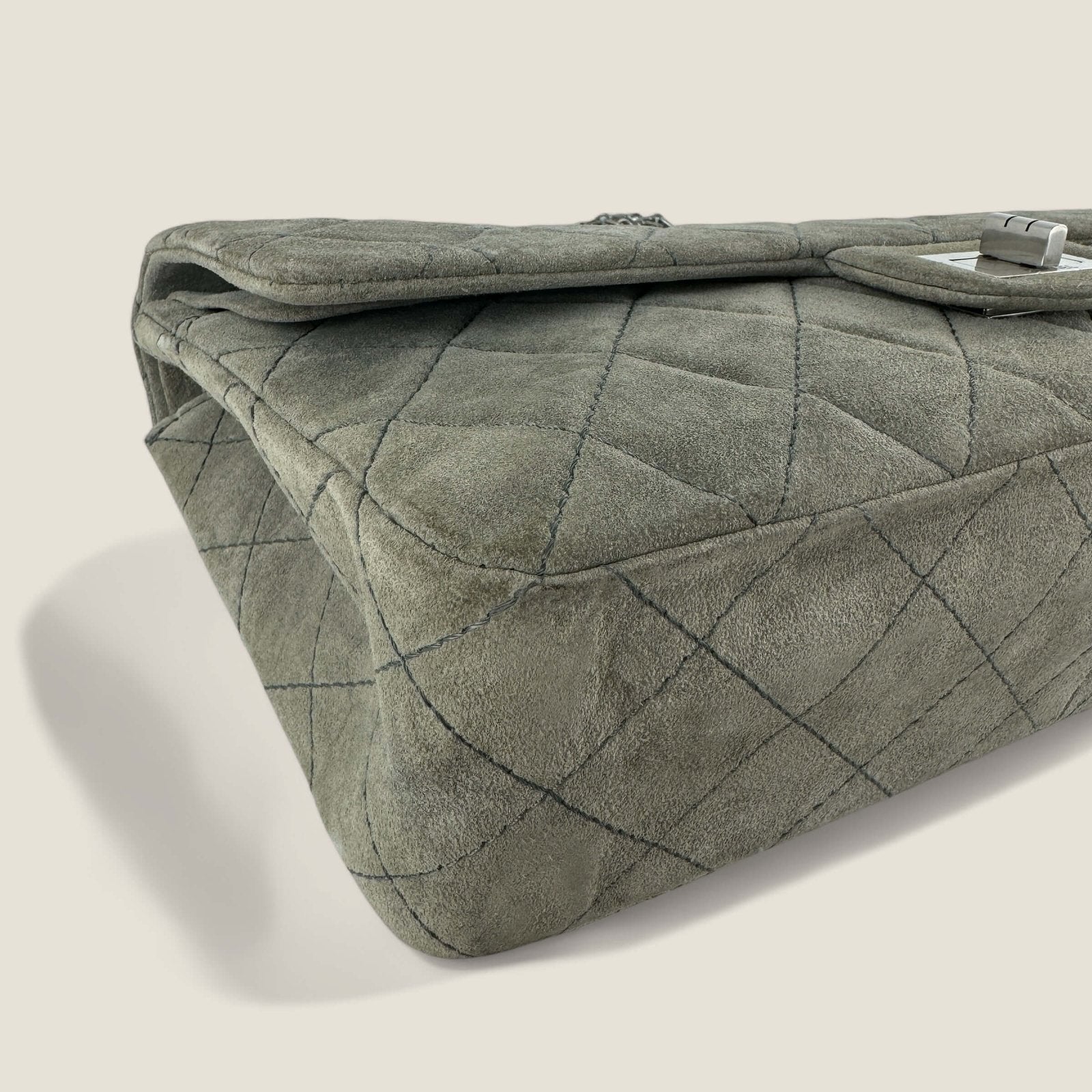Chanel pre-loved 2.55 reissue 227 flap bag