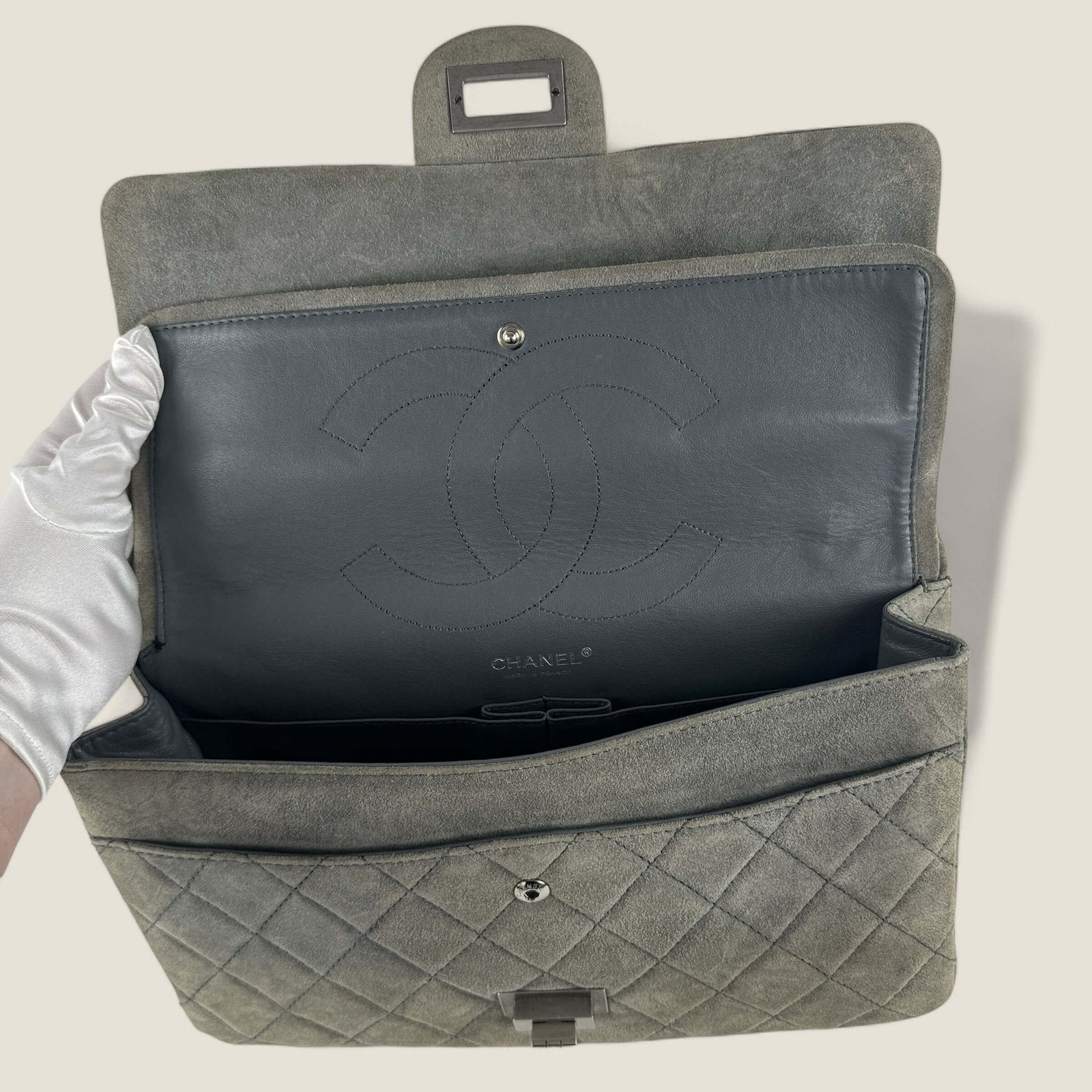Chanel preloved handbag classic model 2.55 reissue 227