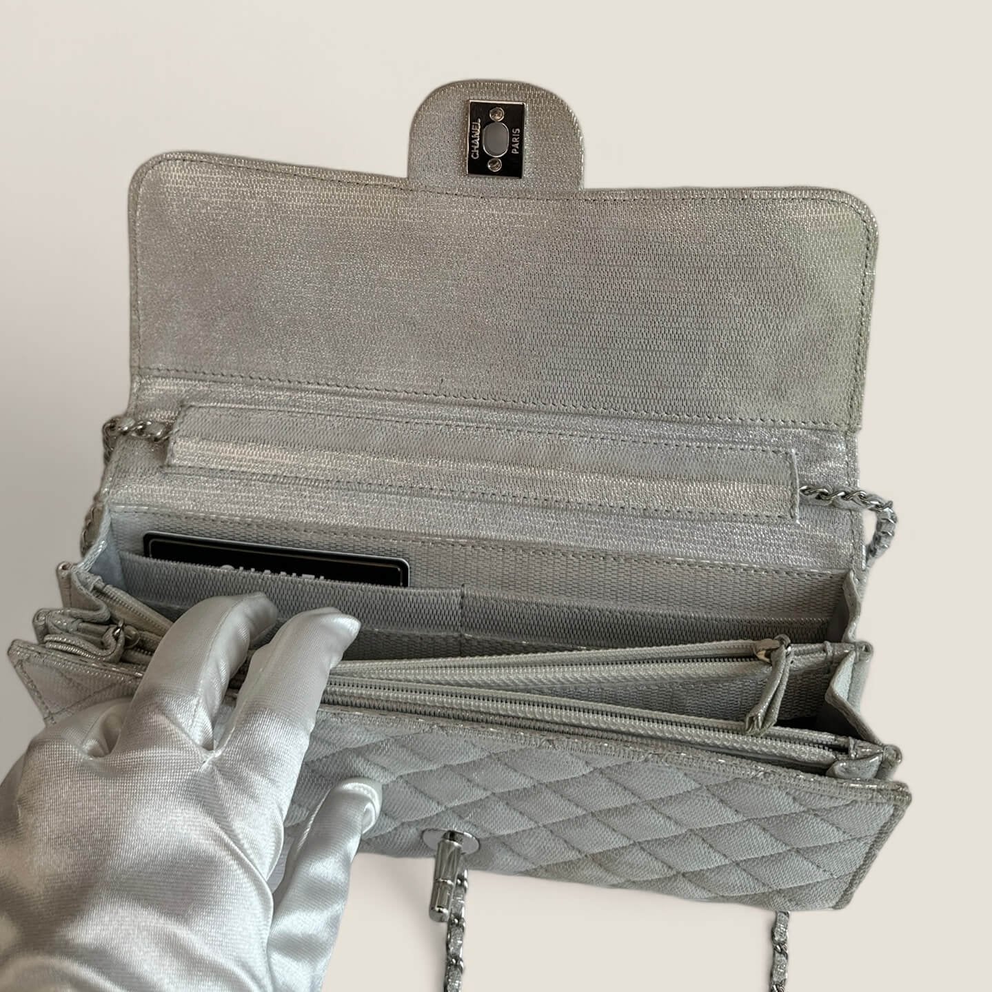 Chanel pre-owned clutch on chain silver