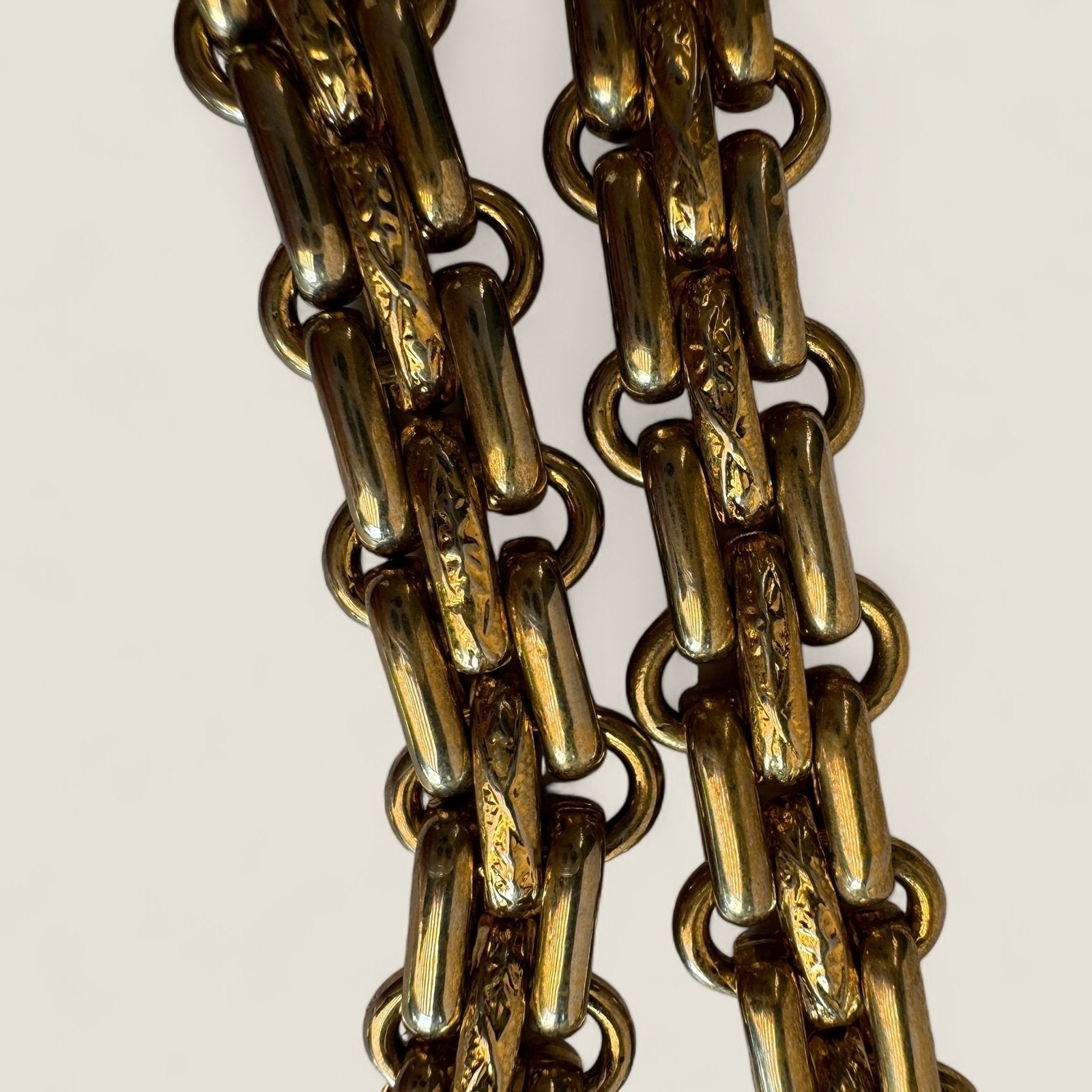 Chanel reissue 2.55 chain gold hardware