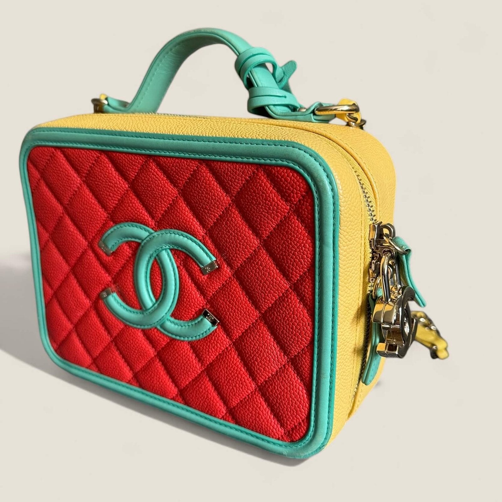 Chanel tricolor caviar quilted vanity Filigree shoulder bag