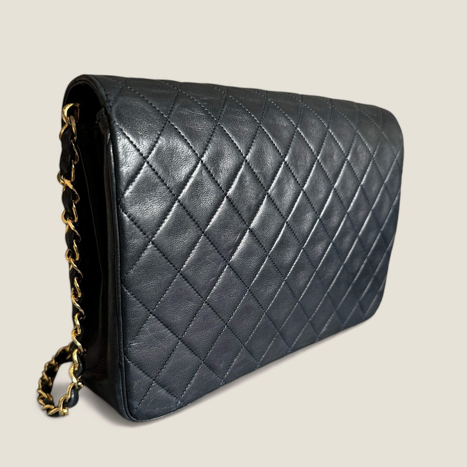 Chanel vintage single flapbag lambskin leather