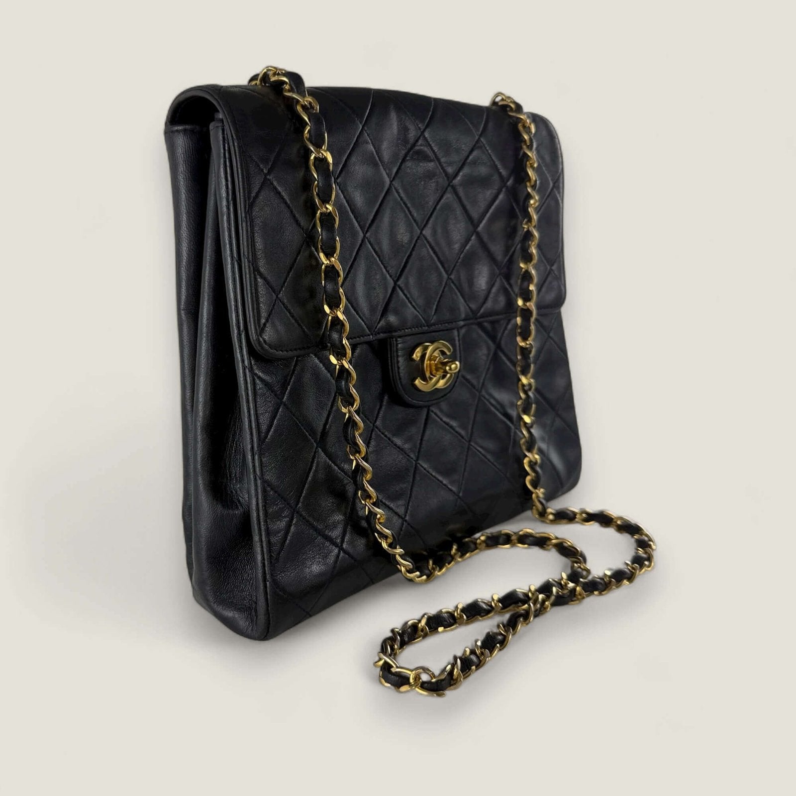 Chanel vintage tas met gouden ketting detail