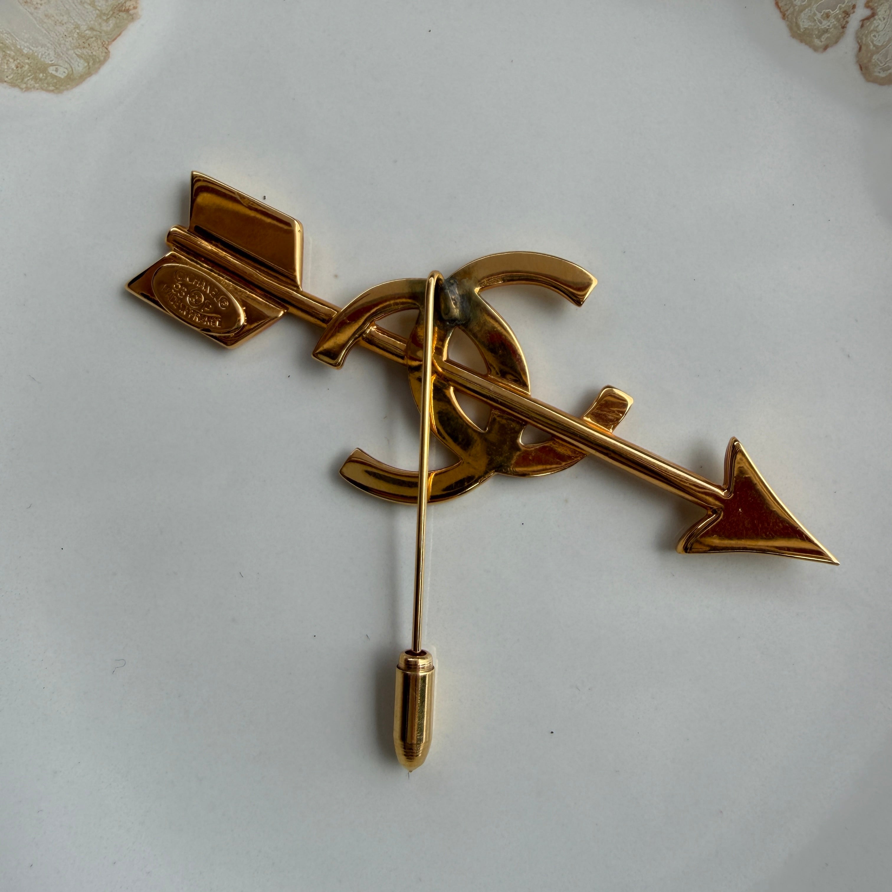 Chanel Vintage Coco Mark Arrow Brooch Gold Golden Metallic Metal
