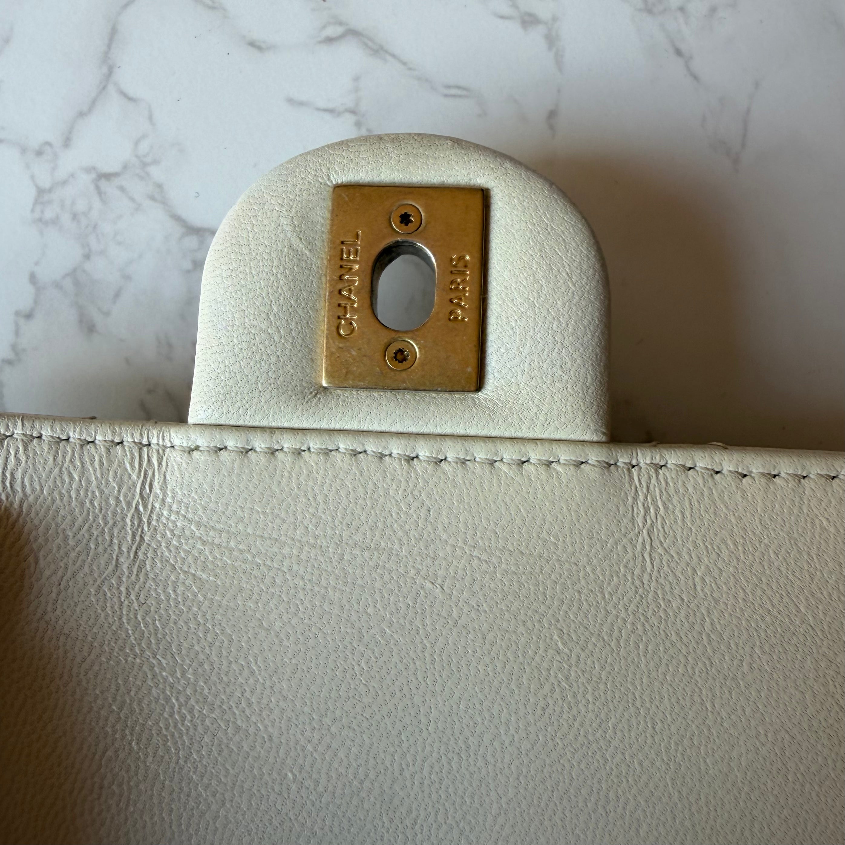 Chanel chic pearl flap bag