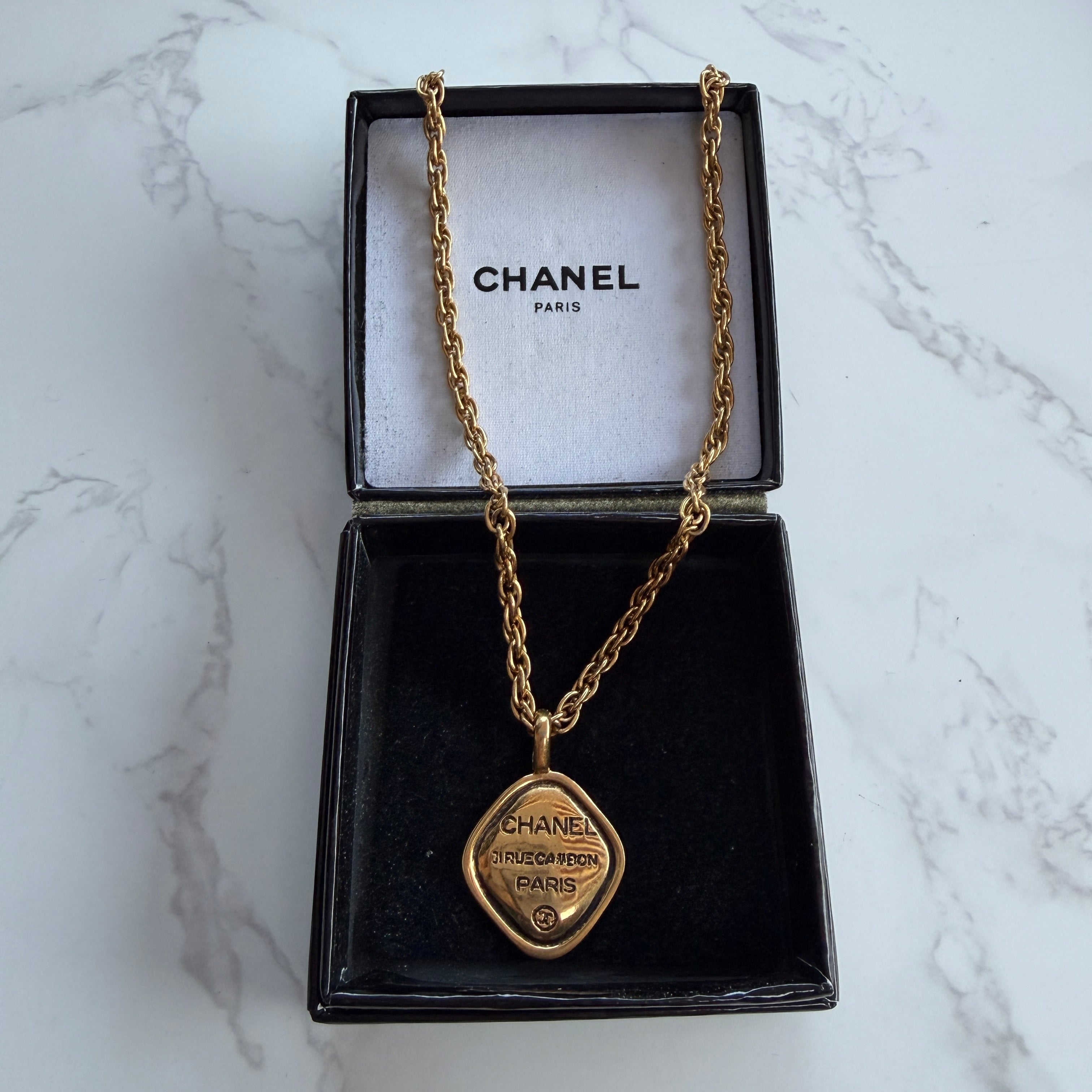 Chanel vintage 31 Rue Cambon necklace