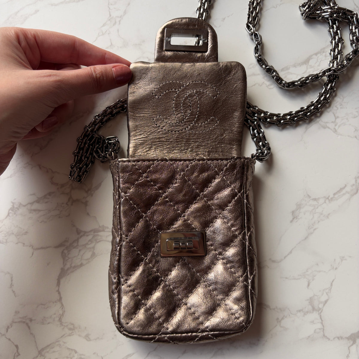Chanel micro reissue binnenkant preloved 